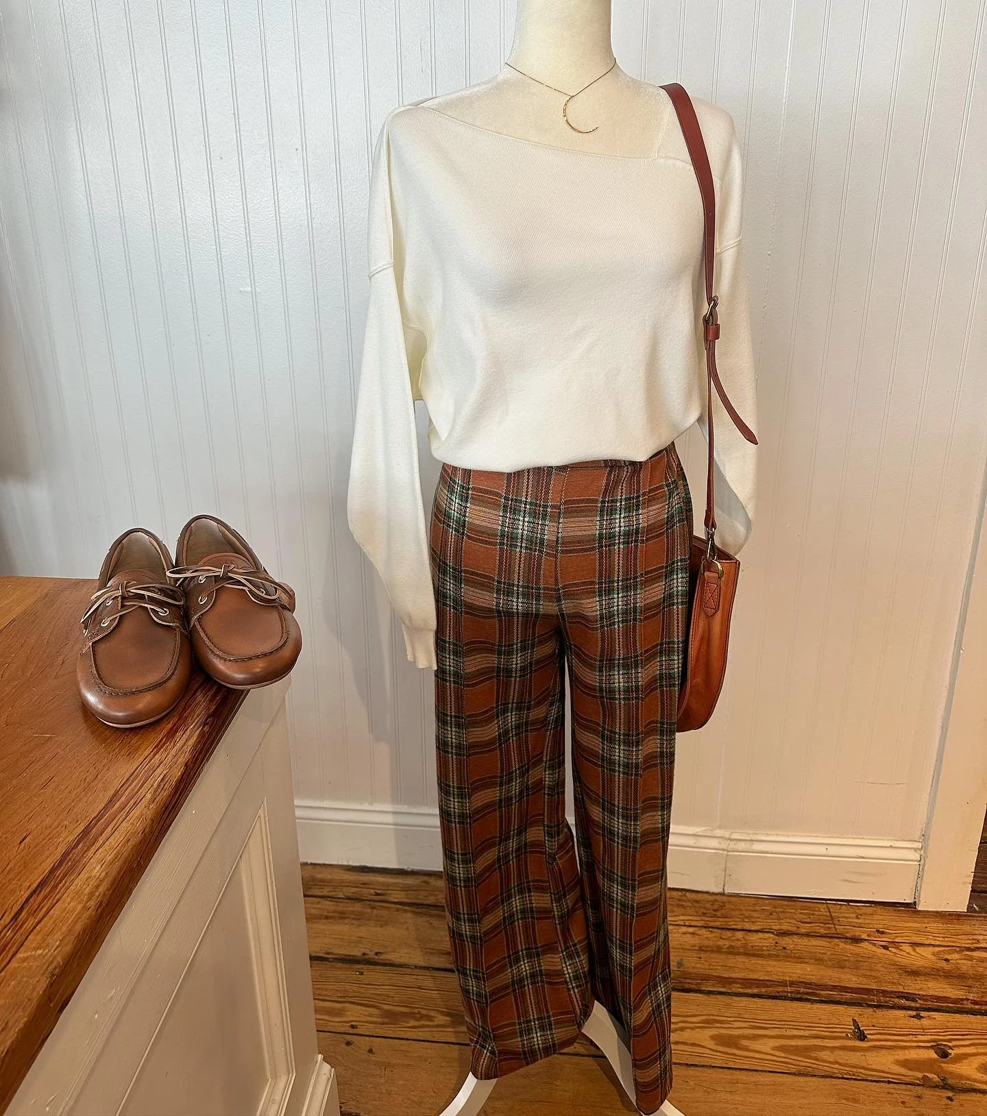 Outfit of the Day!
Top: Line and Dot size: M $49
Bottoms: Free People size: L $35
Shoes: Bibilou loafers size: 40 $39
Bag: Madewell $33
Necklace: $27