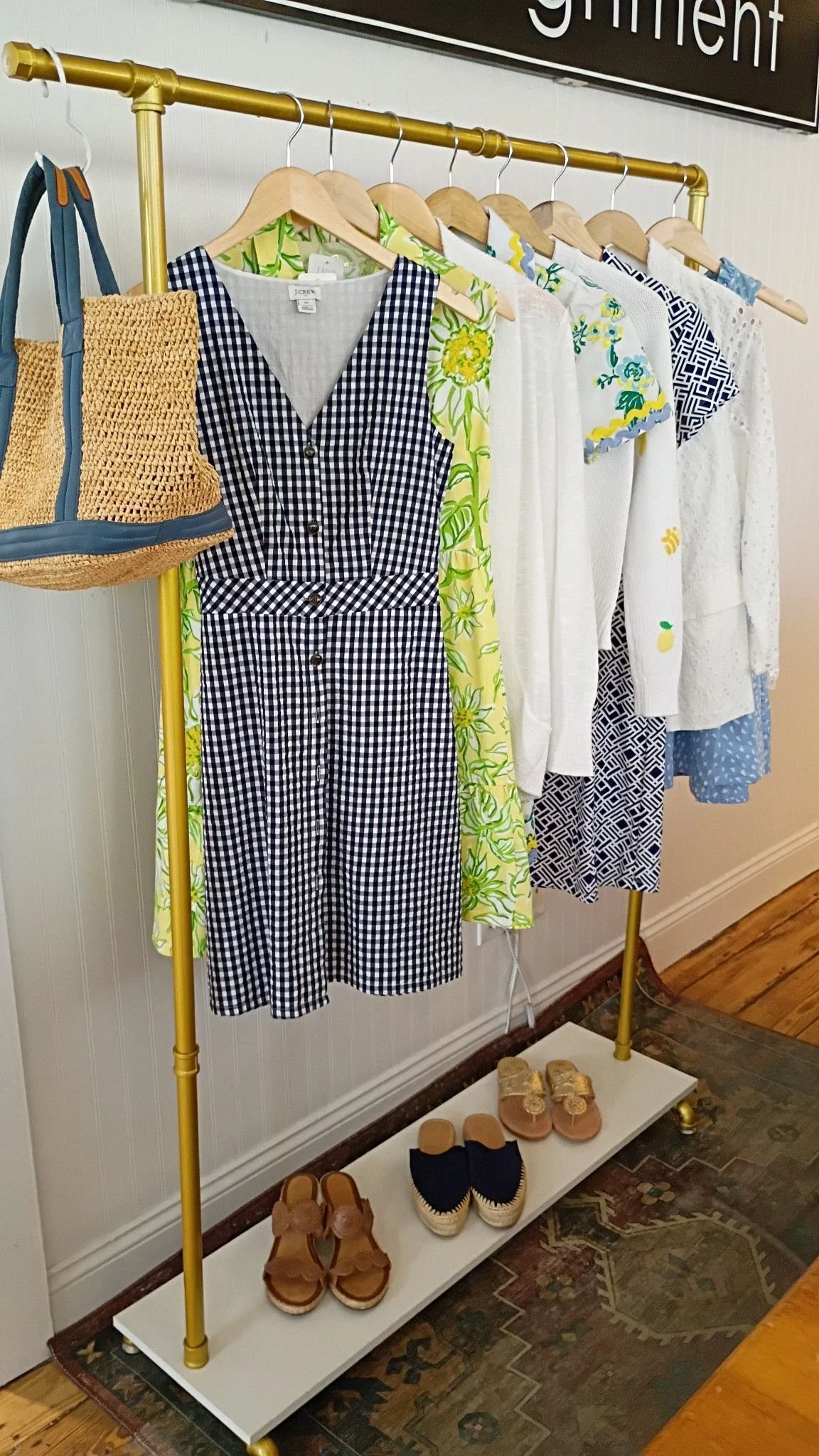 Spring goodies💛
J Crew dress size 00 $37
Lilly Pulitzer dress size xxsmall $43
Lilly Pulitzer cardigan size xs $39
Sail to Sable dress size small $69
Lilly Pulitzer cardigan size xs $43
J. Mclaughlin dress size medium $37
Skies are Blue blazer size 