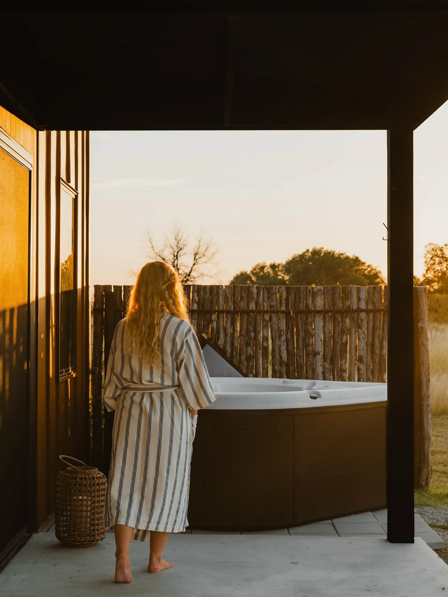 Fall has arrived here in The Hill Country with chilly mornings and crisp evenings. Perfect for enjoying and unwinding in your own private hot tub! 🍂🍁🔥

#texasgetaway #texashillcountry #hillcountrycabin #hillcountrygetaway #romanticmoments #romanti