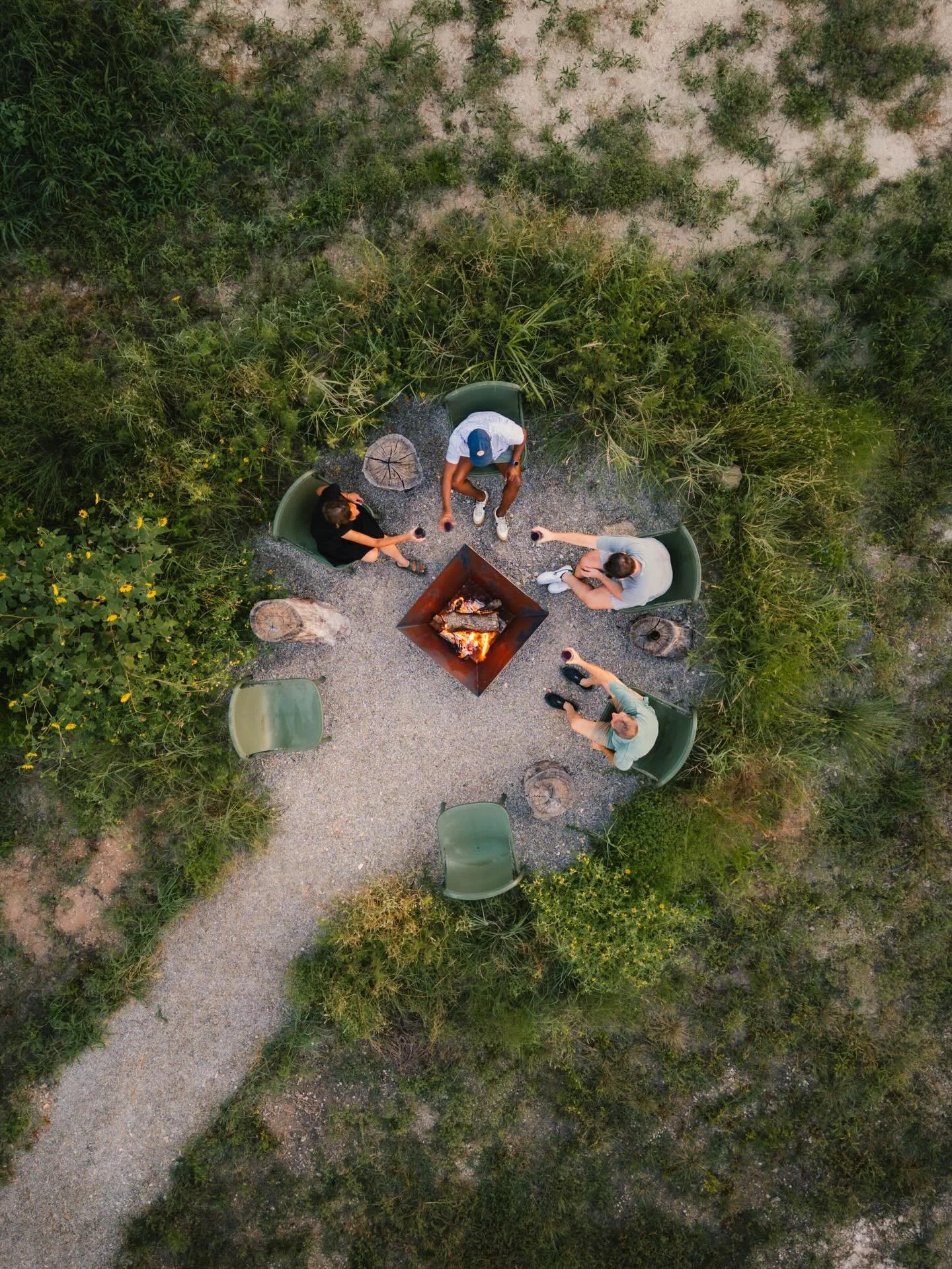 Friends, good wine and laughter - the kind of nights that linger long after the trip ends. 🍷✨
The Martinsburg is made for cozy evenings like this.

#hillcountry #texasgetaway #texasspringbreak #texasretreat #martinsburgmoments Fredericksburg Stonewa
