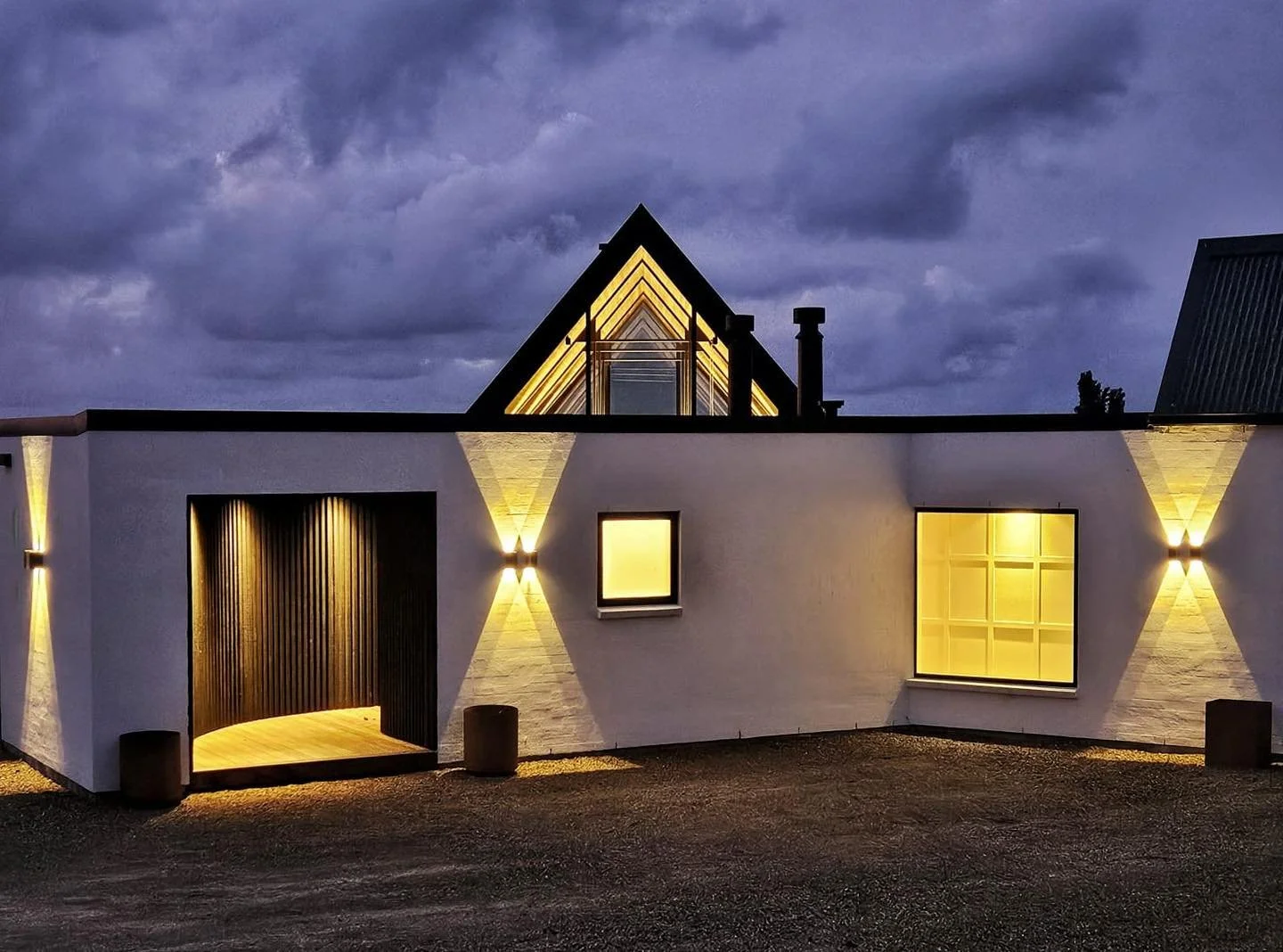 Our Tai Tapu project by night. With the lighting design by @eccnewzealand the illuminated entryway and carefully placed wall lights add a contemporary edge to this build 

#architecturalbuilder #lifestylehomes #christchurchbuilders #architecturalbuil