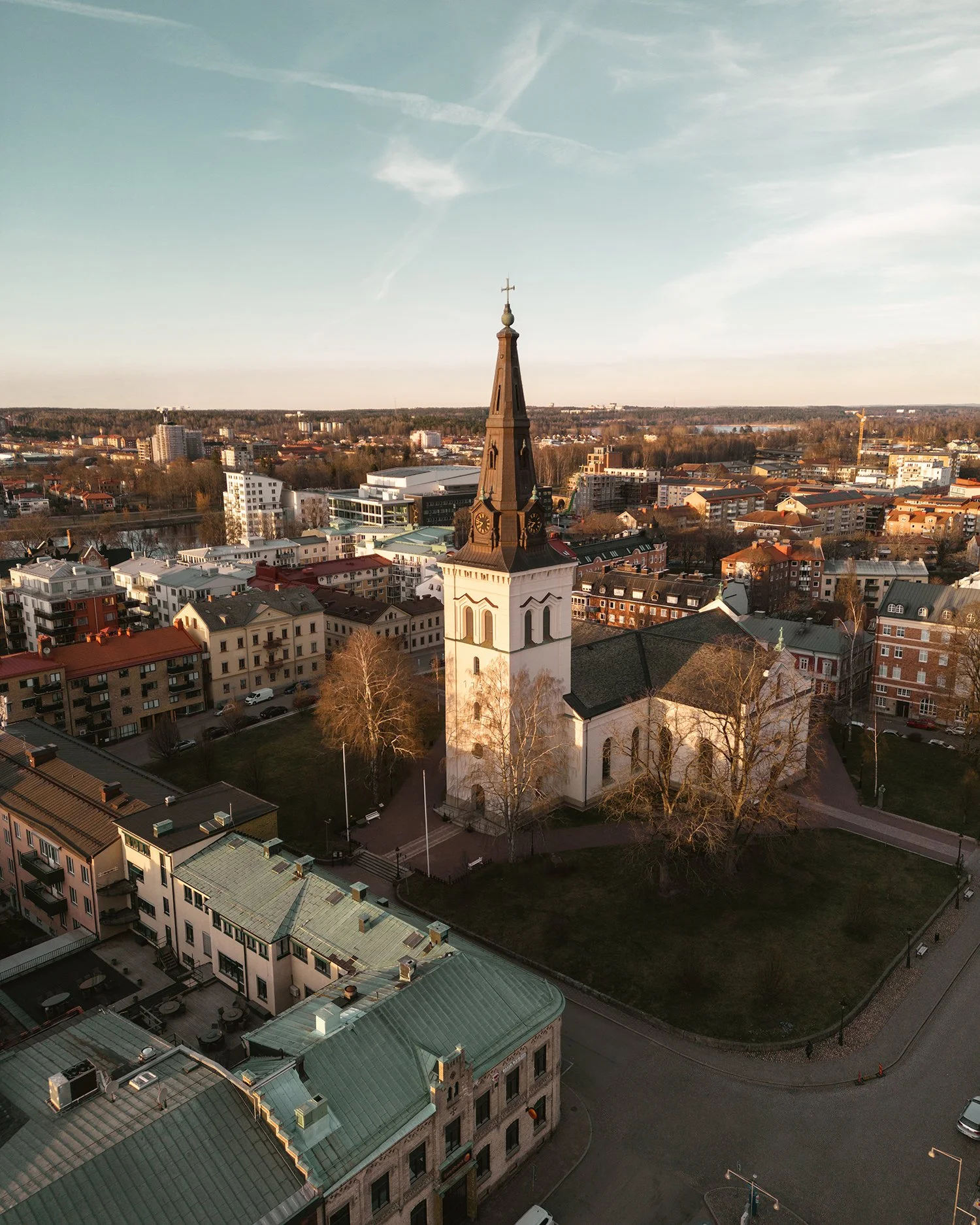 Drönarfoto av Domkyrkan i Karlstad