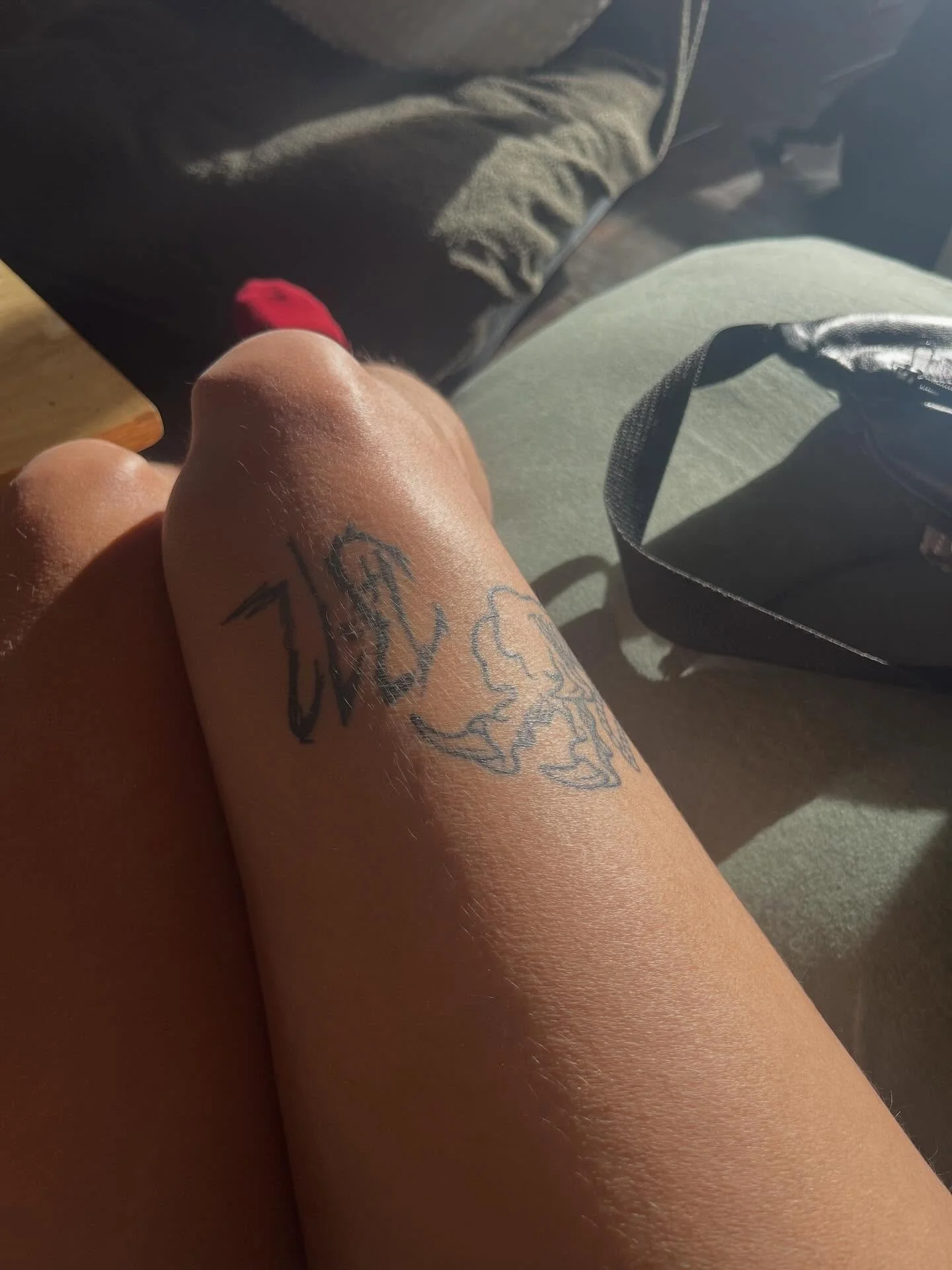 WIP de ces derniers mois de travail
@lucielathiere pour le shoot qui arrive (2) 👀
et des tests de merch parce que j&rsquo;aime trop faire &ccedil;a 

Tr&egrave;s h&acirc;te de vous d&eacute;voiler la suite et de revenir plus souvent par ici 🐙