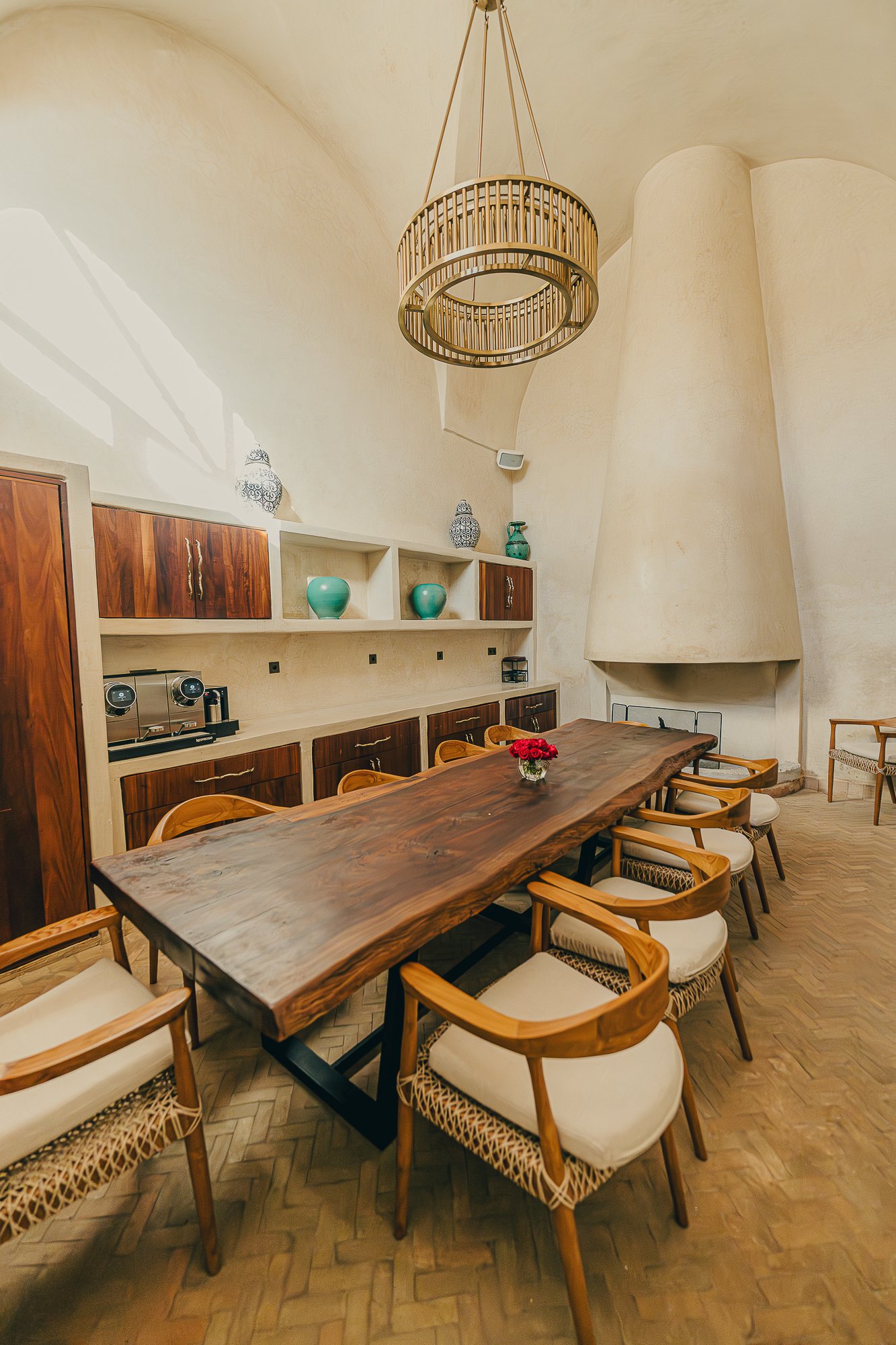 Based in Marrakech and working across Morocco, I create clean, high-impact images that showcase properties with the perfect balance of light, space, and detail. My work helps real estate agents, homeowners, and Airbnb hosts attract more clients, sell