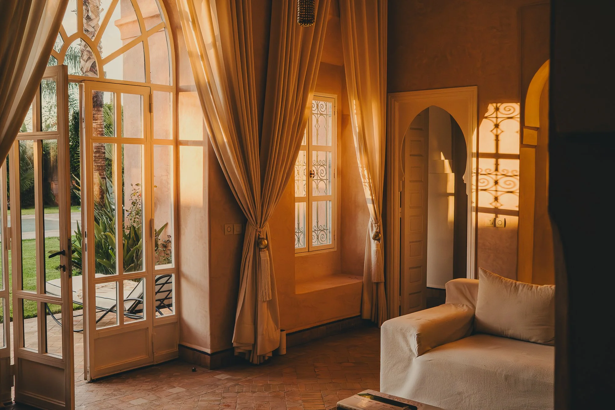 Based in Marrakech and working across Morocco, I create clean, high-impact images that showcase properties with the perfect balance of light, space, and detail. My work helps real estate agents, homeowners, and Airbnb hosts attract more clients, sell