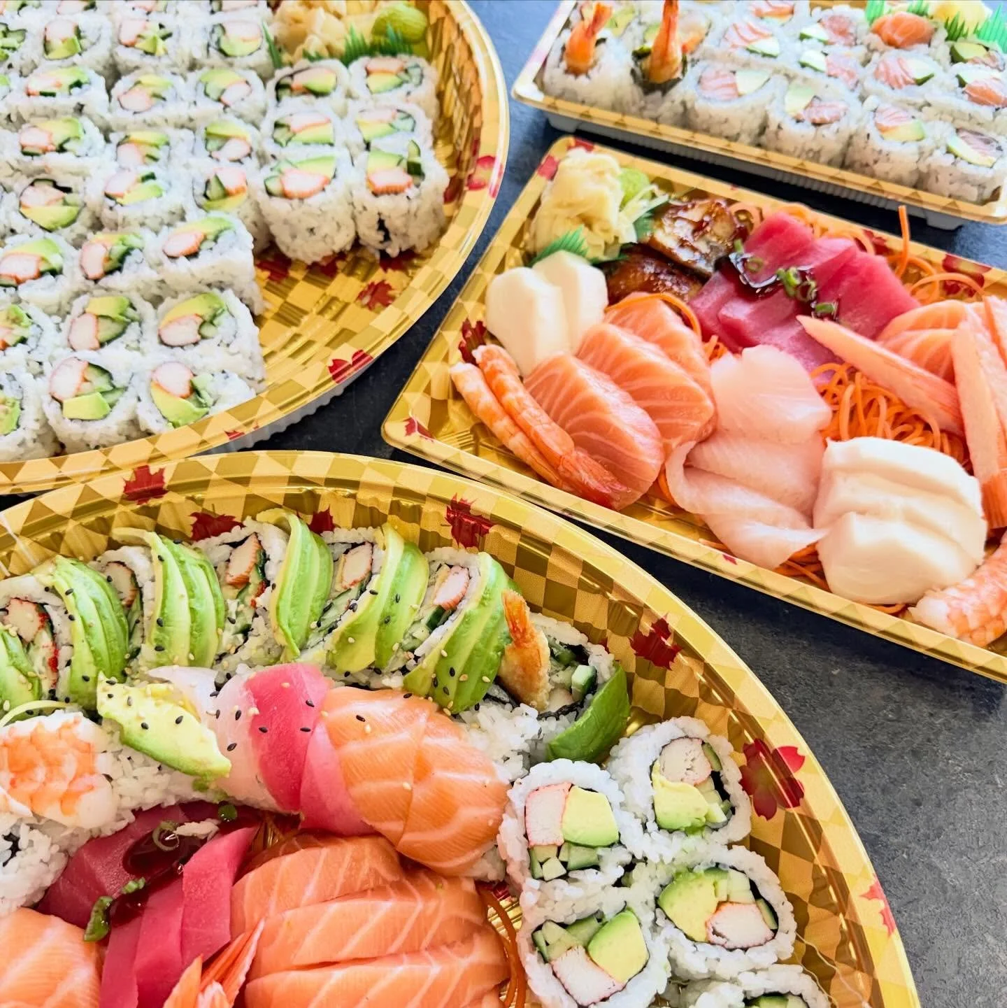 Saturday calls for gathering&hellip; and showing up with sushi!

Order online ➡️ SushiOnFennell.com

HM &mdash; 669 Fennell Ave E
SC &mdash; 277 Upper Centennial Pkwy
BF &mdash; 71 Charing Cross

Delivery on UberEats 🚗