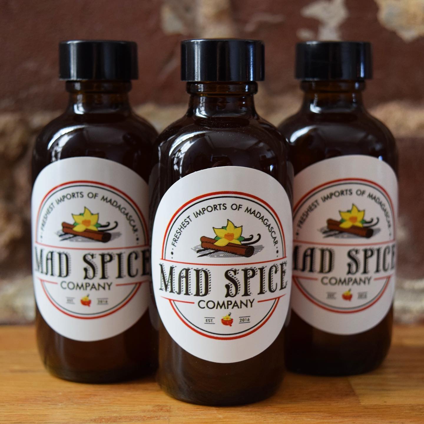 ✨Fresh batches of artisanal extract✨

Madagascar vanilla beans extracted with gin, vodka or bourbon are available on Etsy. Stock of bourbon extract is already low, so get your order in today!

#vanilla #vanillabean #vanillaextract #madagascarvanilla 