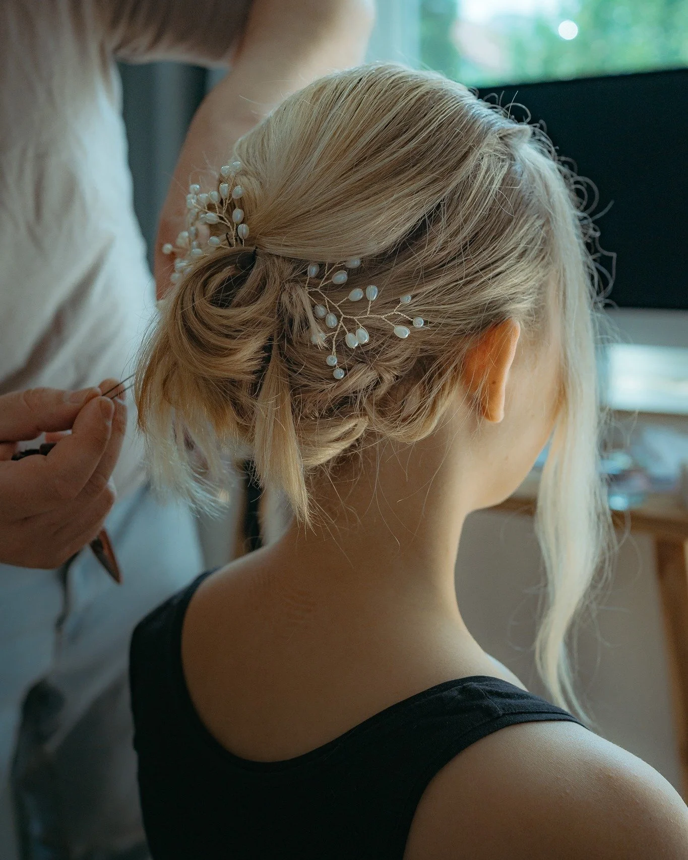 Getting Ready 💍💕📸
.
#gettingready #wedding #weddingphotography #bride #weddingday #love #weddingphotographer #bridetobe #weddinginspiration #weddingdress #hochzeit #instagood #photooftheday #groom #wakingup #morning #awake #wakeup #sunrise #early 