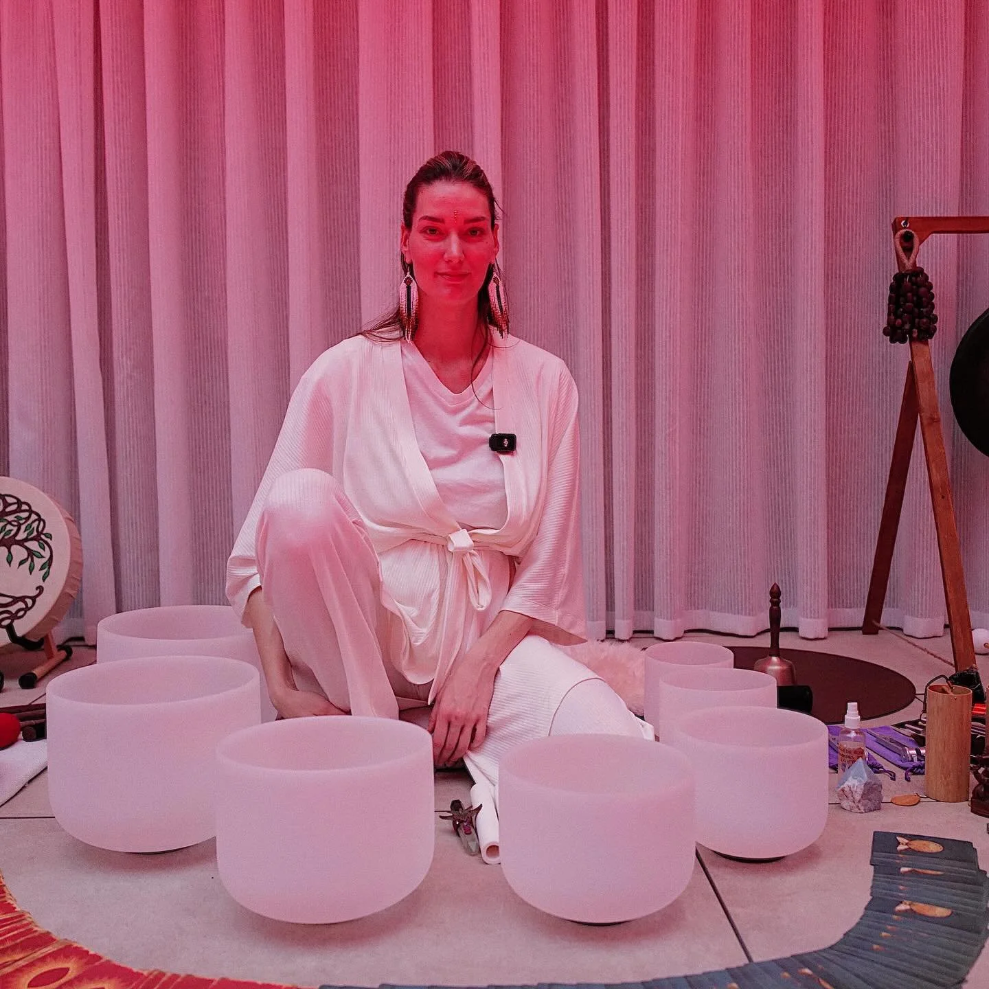 Grateful to close @thesloaneclub Wellness Week with a Sound Bath.
Thank you to this wonderfully restored club for holding such a beautiful space for rest, presence, and reconnection. Honoured to be part of this thoughtful wellness journey 🤍✨ 

#soun
