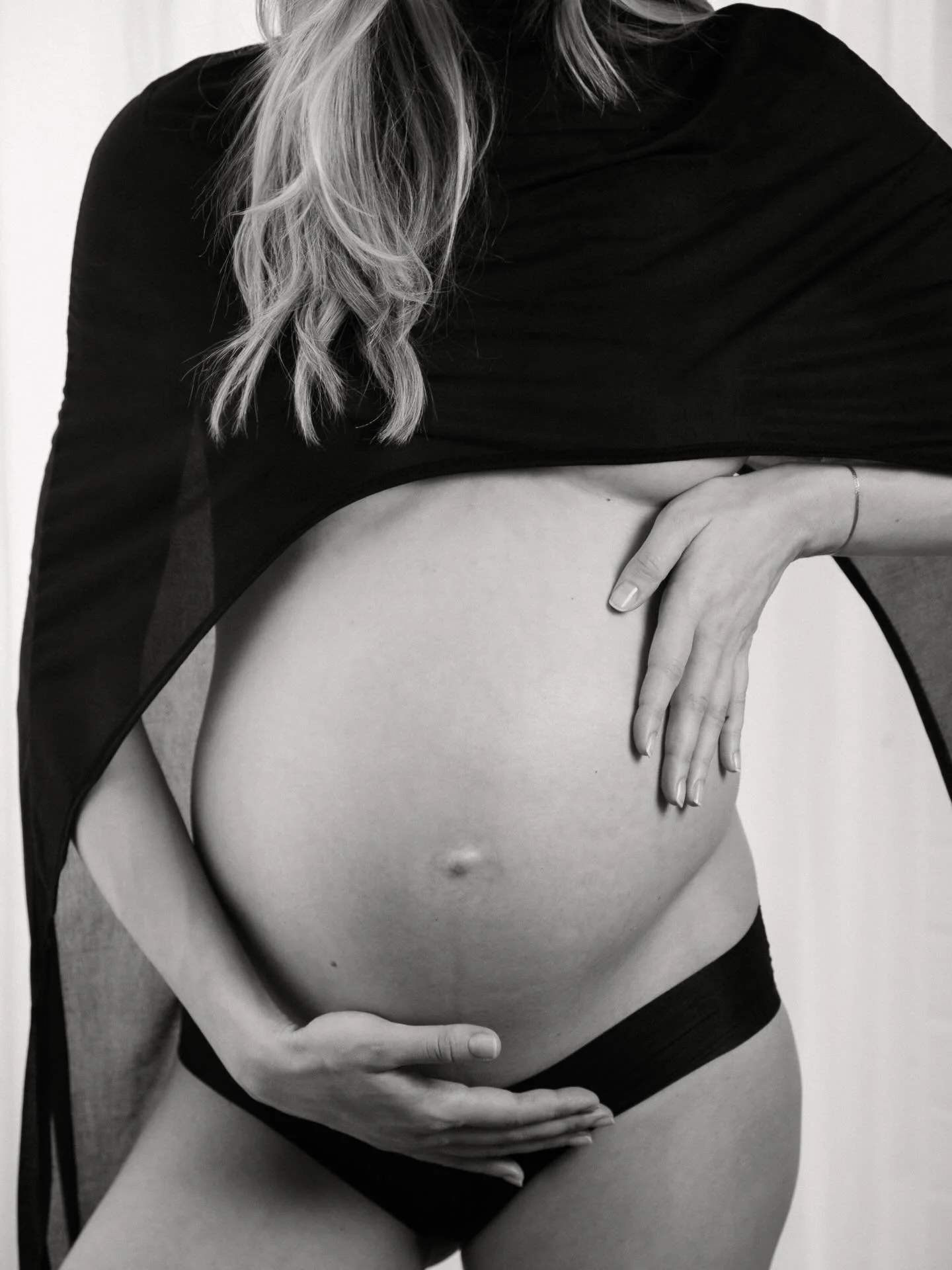 Baking&hellip; and patiently waiting 🤍 captured by wonderful @mariammgomez 📸 

#growinglife #pregnancyjourney #motherhoodjourney #creatinglife #sacredfeminine