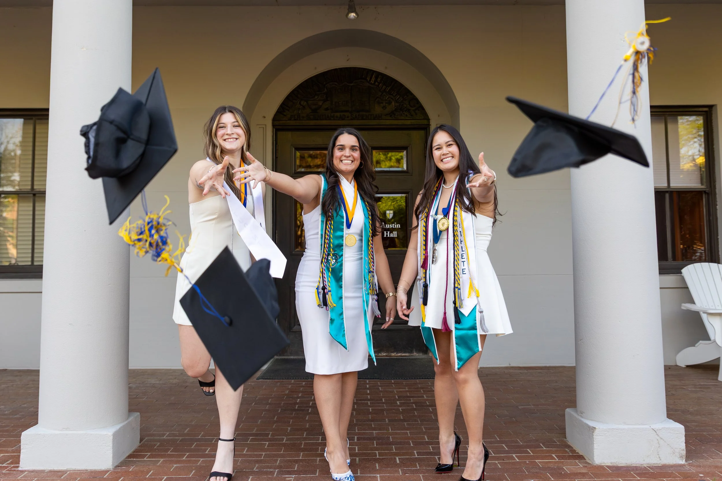 5-12-25-Rebecca+Gianna+Emily.grad.session@MC-hearnphotography-16.jpg