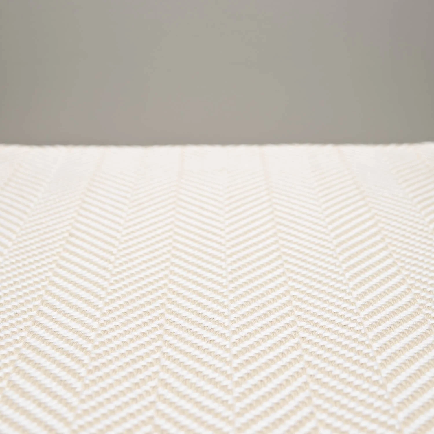 Birch/Pure White