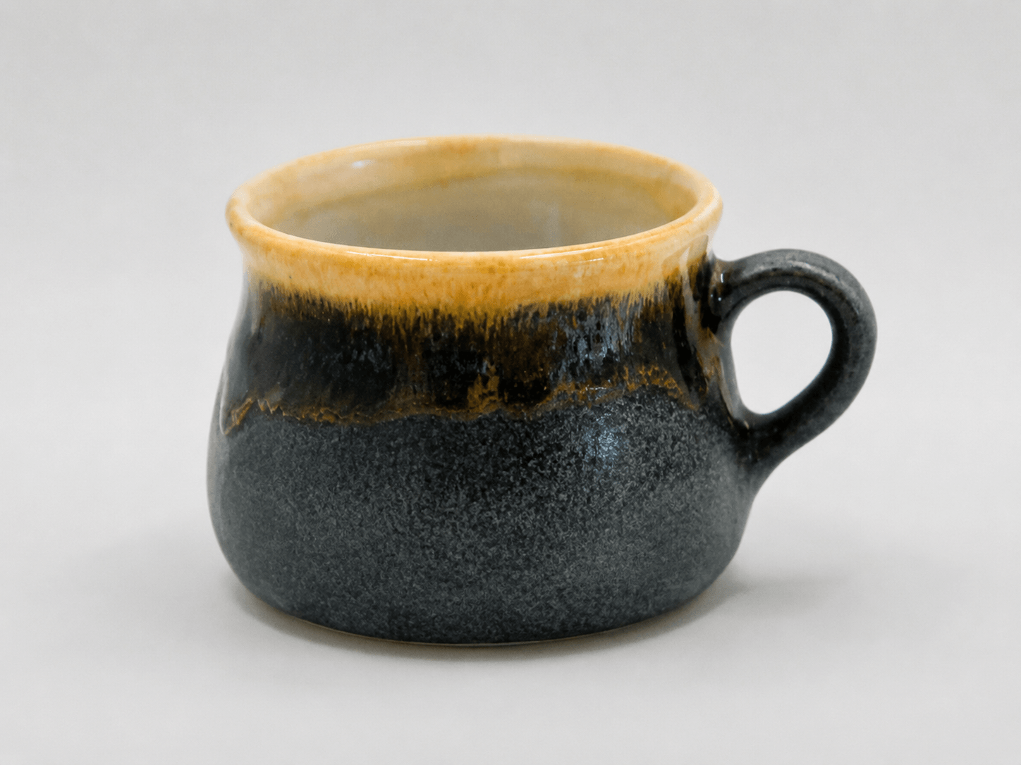 Bauchige Tasse klein, gelb-schwarz