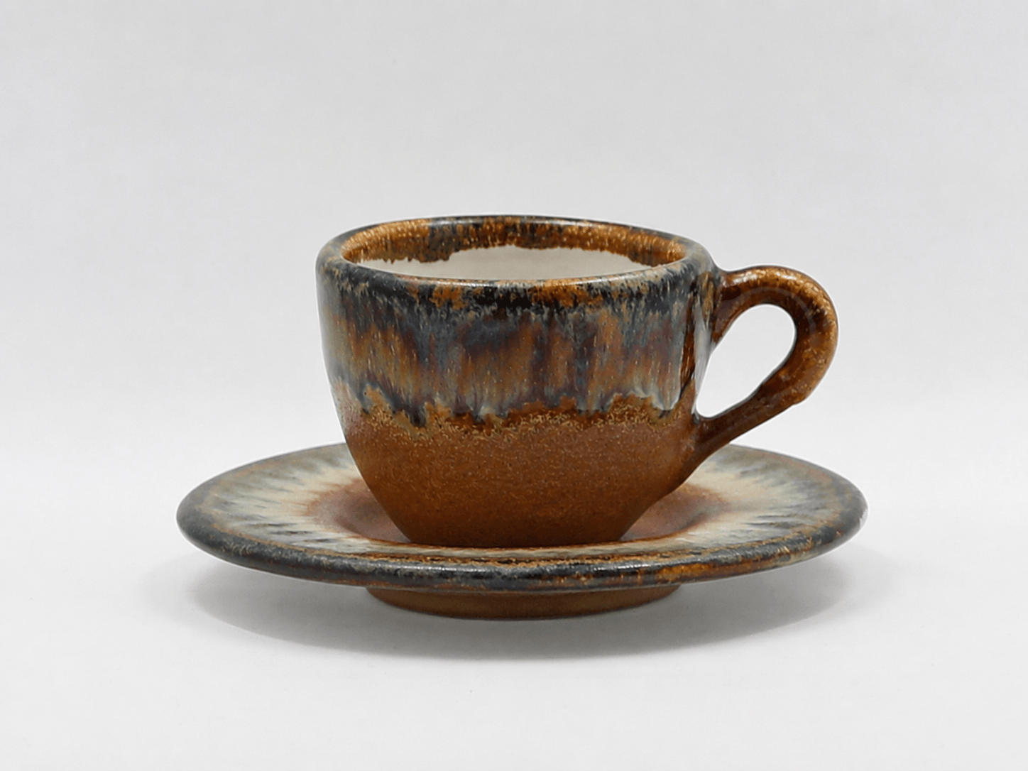 Espresso Kaffeetasse mit Unterteller braun