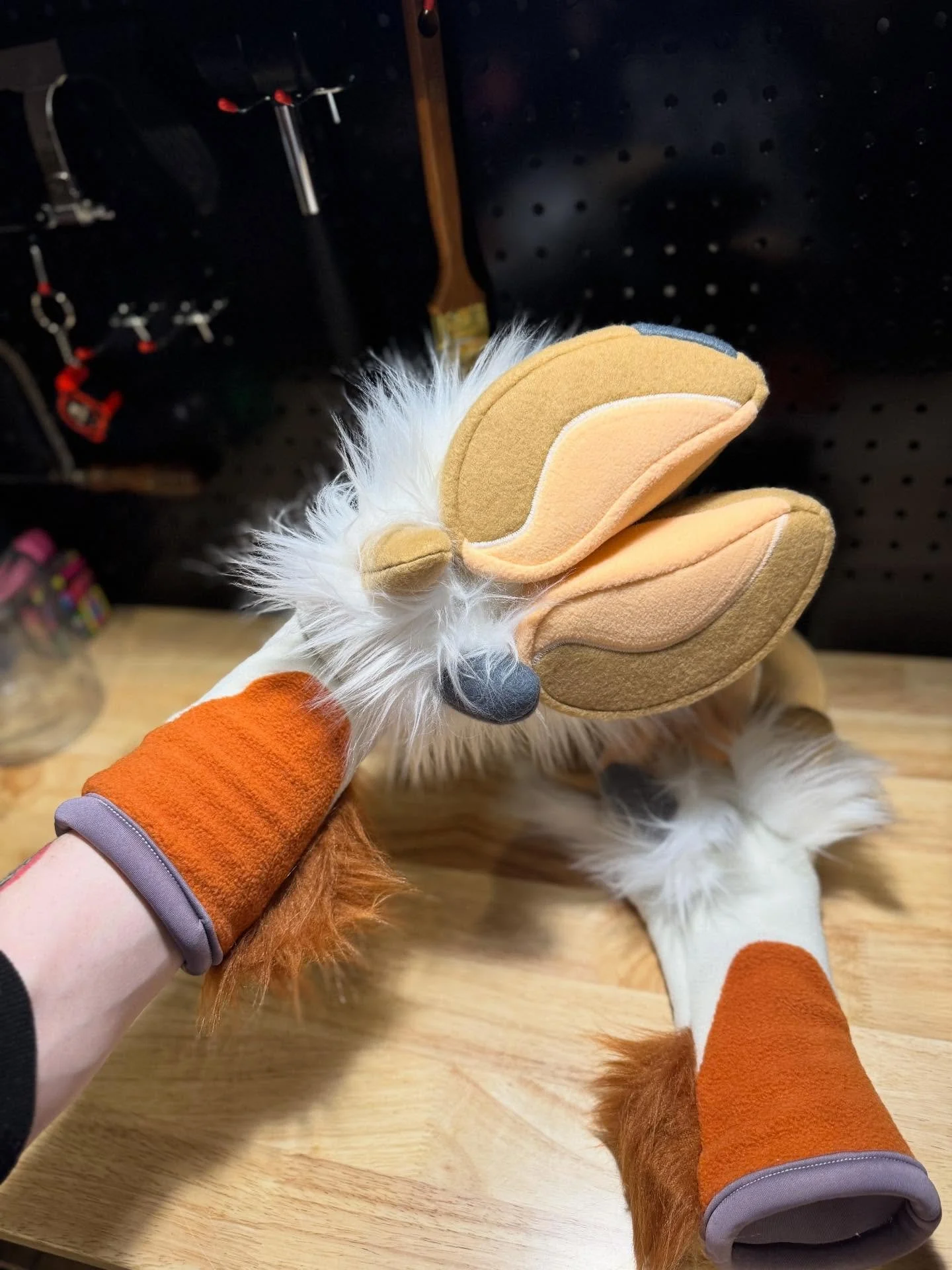 Finished hoof paws 🐮
#fursuitmaker #wip #fursuit #moo