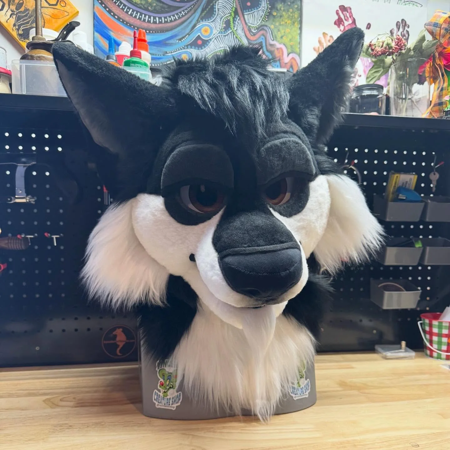 That look&hellip;my goodness 😍
-
#fursuitmaker #furry #fursuit #WIP