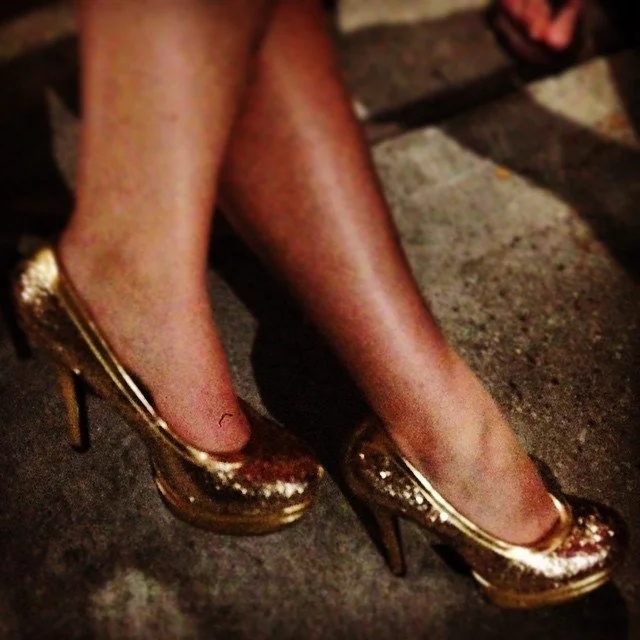 ALL THAT GLITTERS // is on my feet. wedding time @rayrayandre @abb35 @