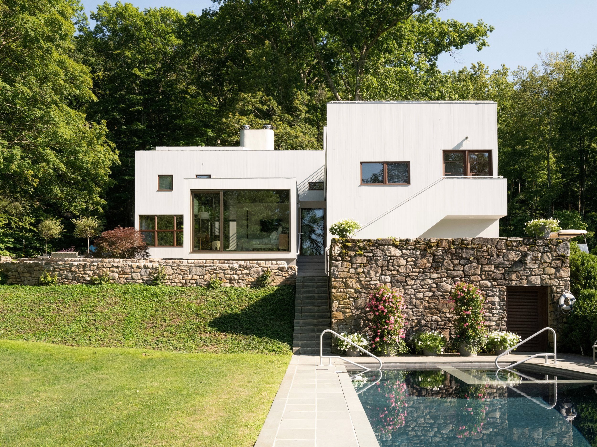 1.+View+of+addition+from+lawn.jpg