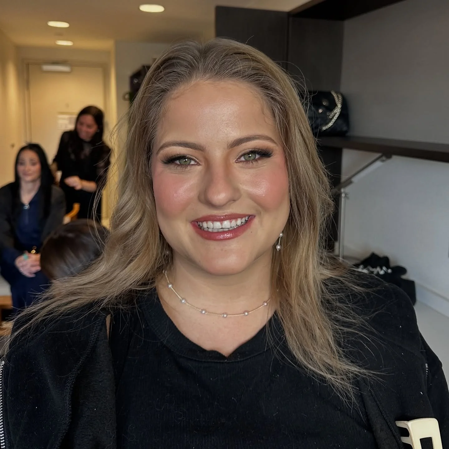 Before and after snaps from Sarah's special day🥰📸 

&bull;

&bull;

&bull;
#hudsonvalleybrides #hudsonvalleymakeupartist #hudsonvalleymua #hudsonvalleyboudoir #hudsonvalleyweddings