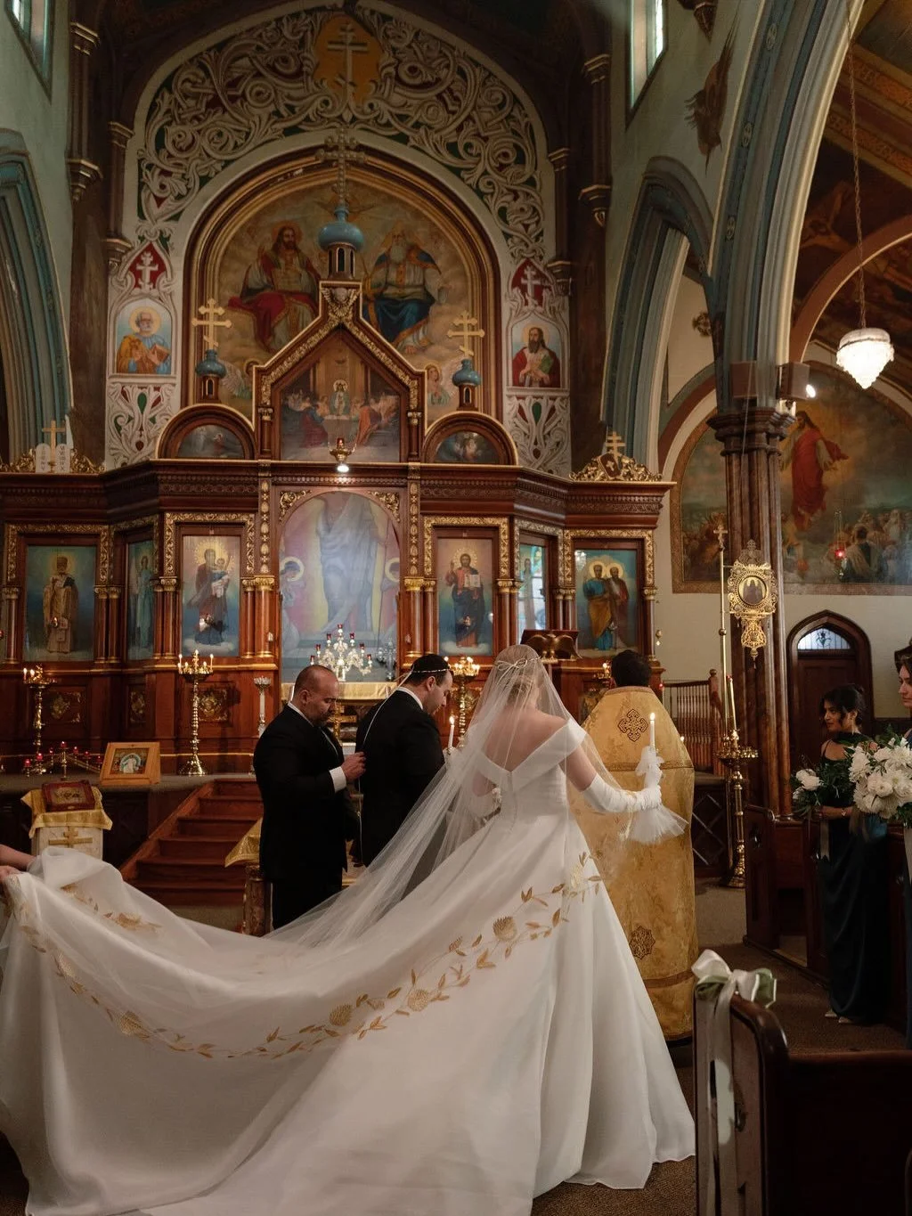 A moment for the dress &amp; veil&hellip;!!!! 

@cheyannadenicolaphoto capturing the prettiest moments

#nycweddings #nycweddingplanner #jerseycity #njwedding