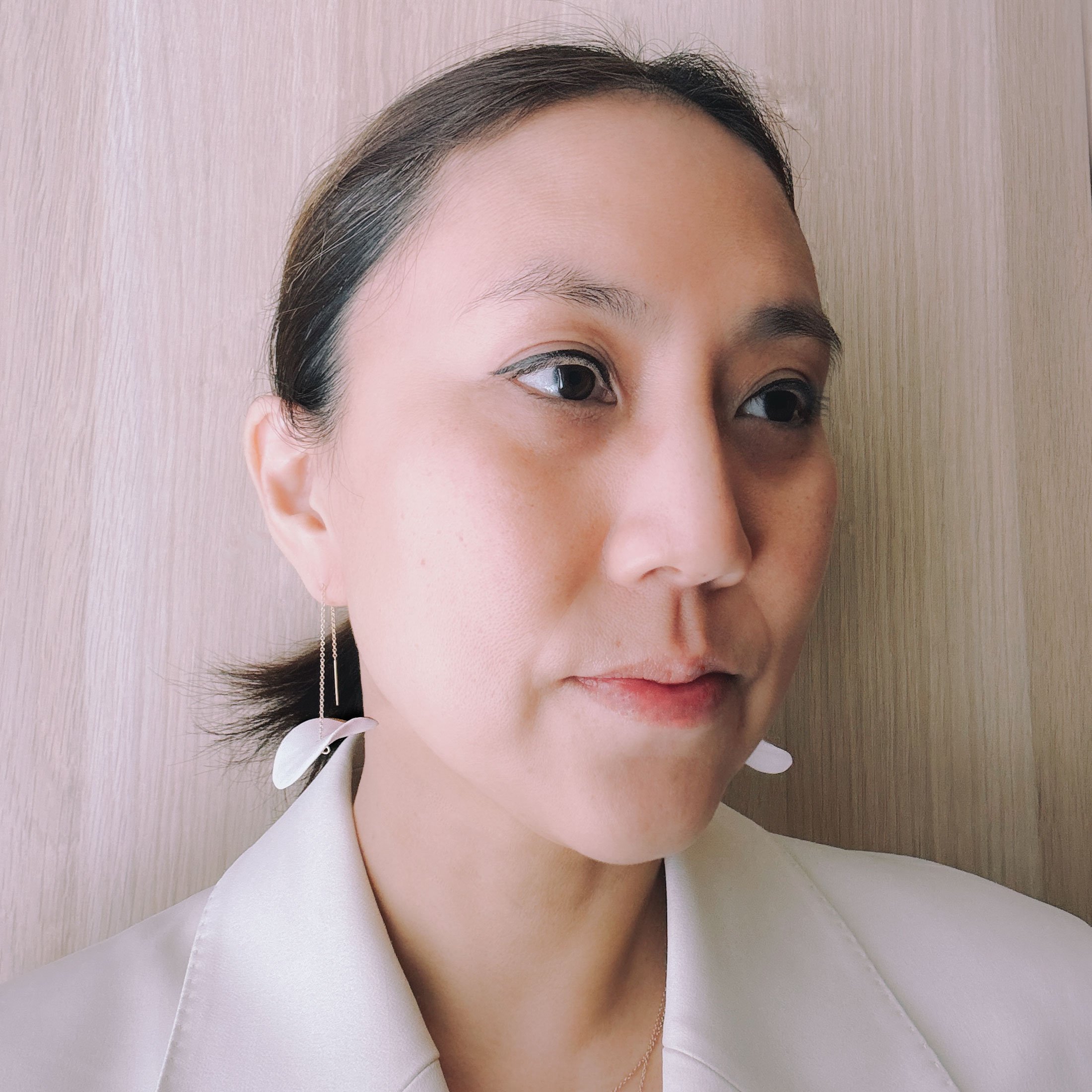 Model_FloatingOrbit_Earring-Edit.jpg