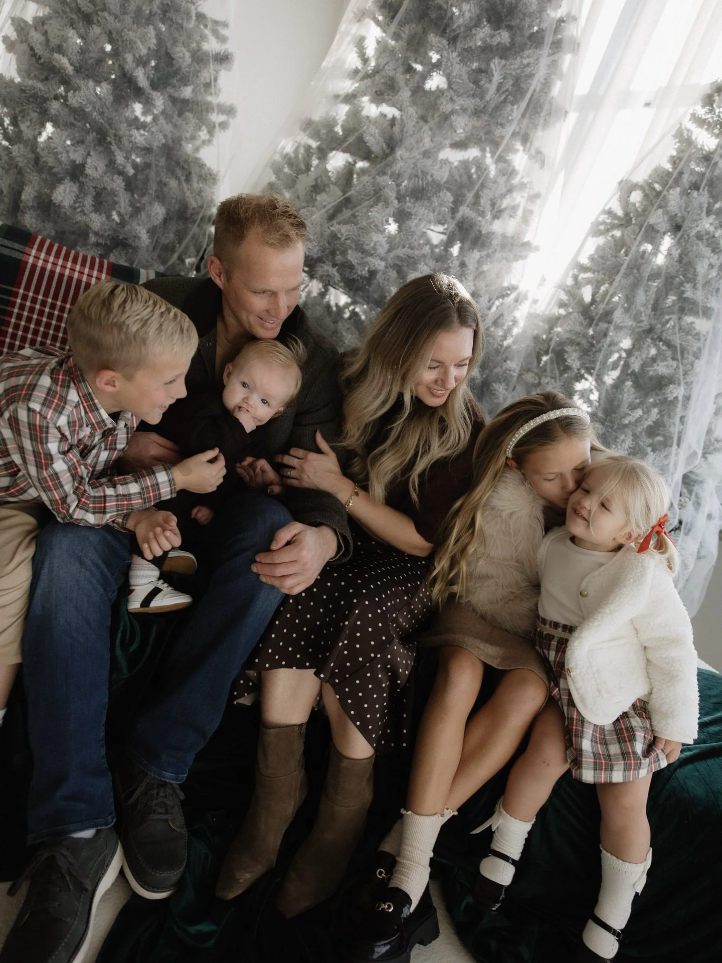 The family photos that are my favorite. The imperfect moments that are real and full of so much love. I love this fam. 

#familyphoto #familyphotos #familyoutfits #christmasfamilyphoto #candid #candidmoments #studiophotoshoot
