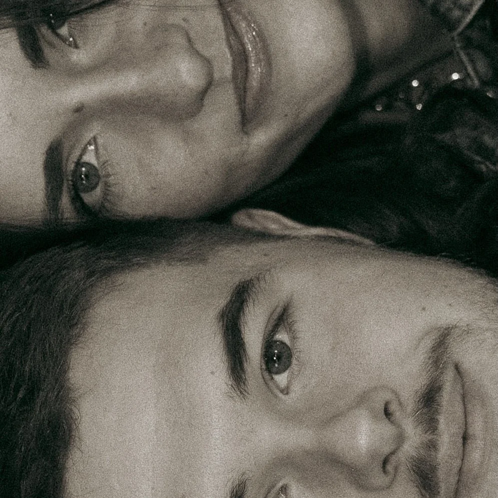 Photobooth inspired engagement pics!! 🤍