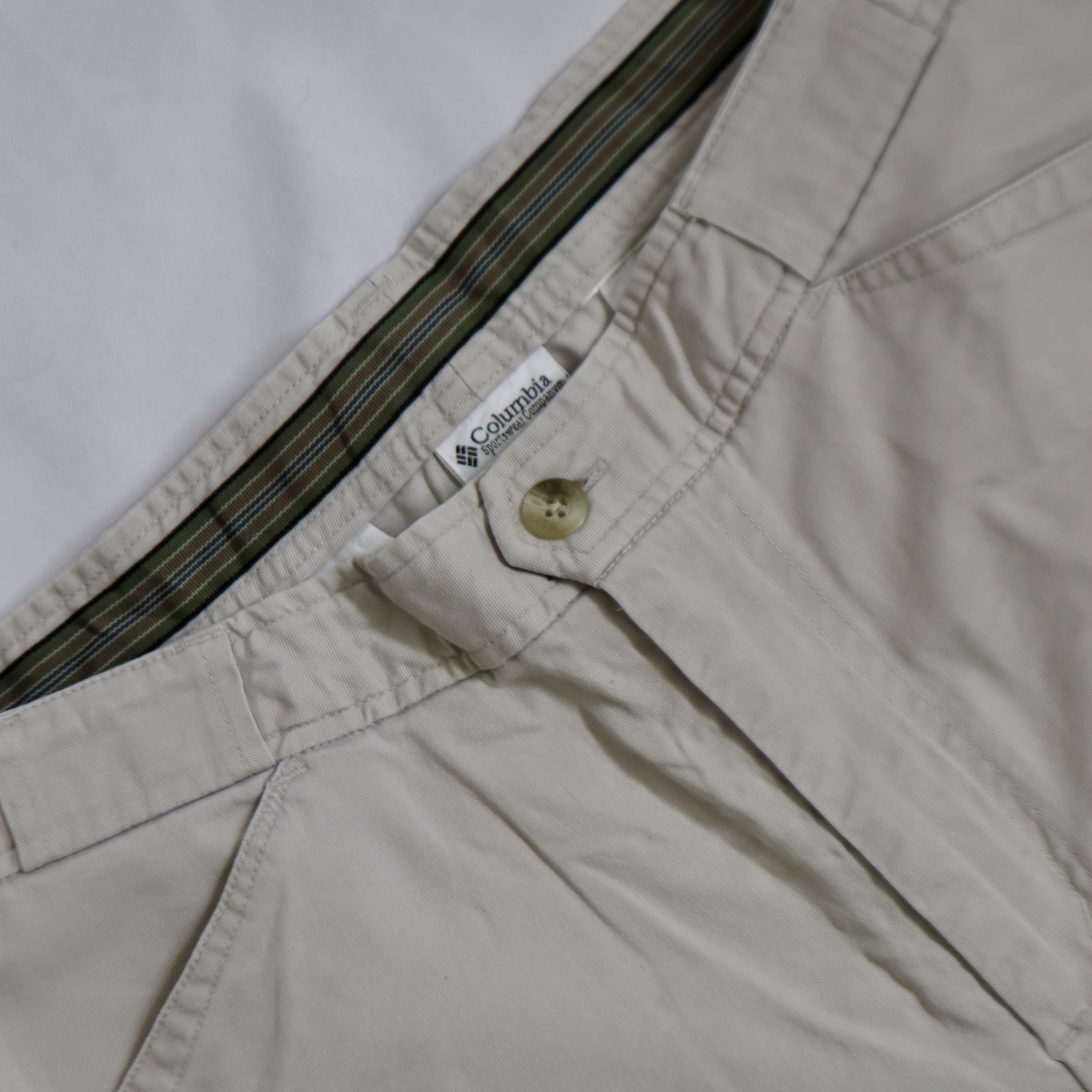 COLUMBIA OUTDOOR SHORTS