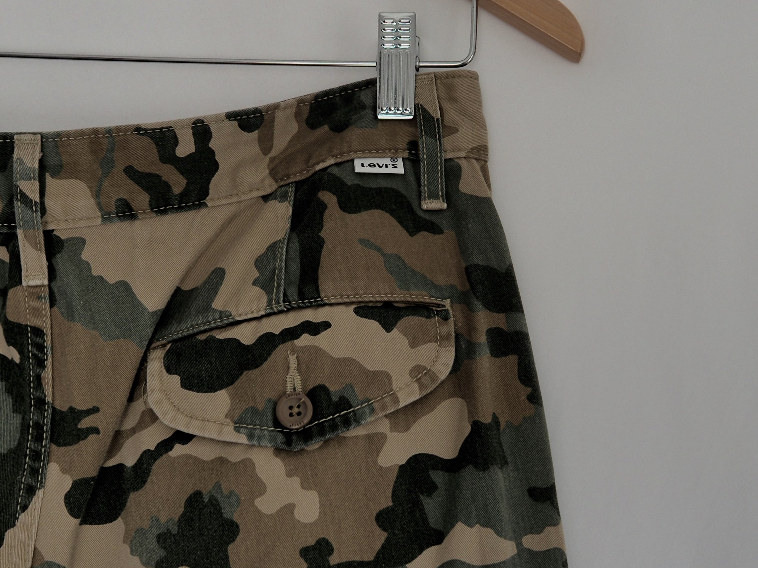 LEVIS ARMY CARGO SHORTS