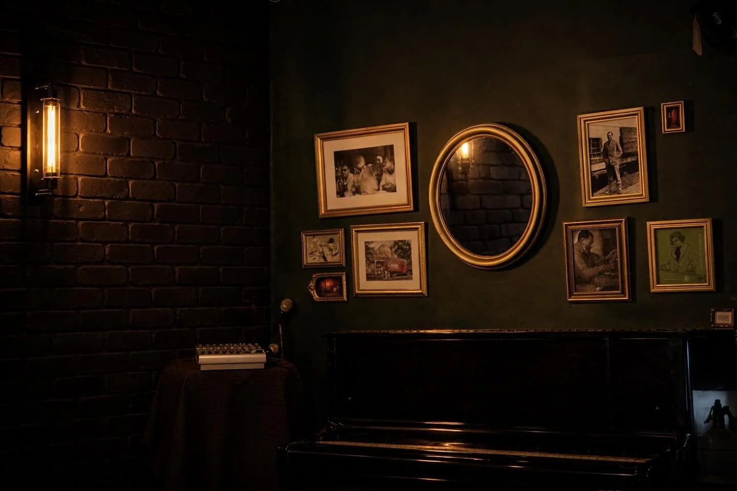 Nobody puts baby in the corner&hellip;

Unless it&rsquo;s our piano corner. 🎹
Because that&rsquo;s where the magic happens.

✨ Tonight &ndash; Jazz Tuesday
An intimate trio, low lights, strong pours, and the kind of jazz that makes you forget what d