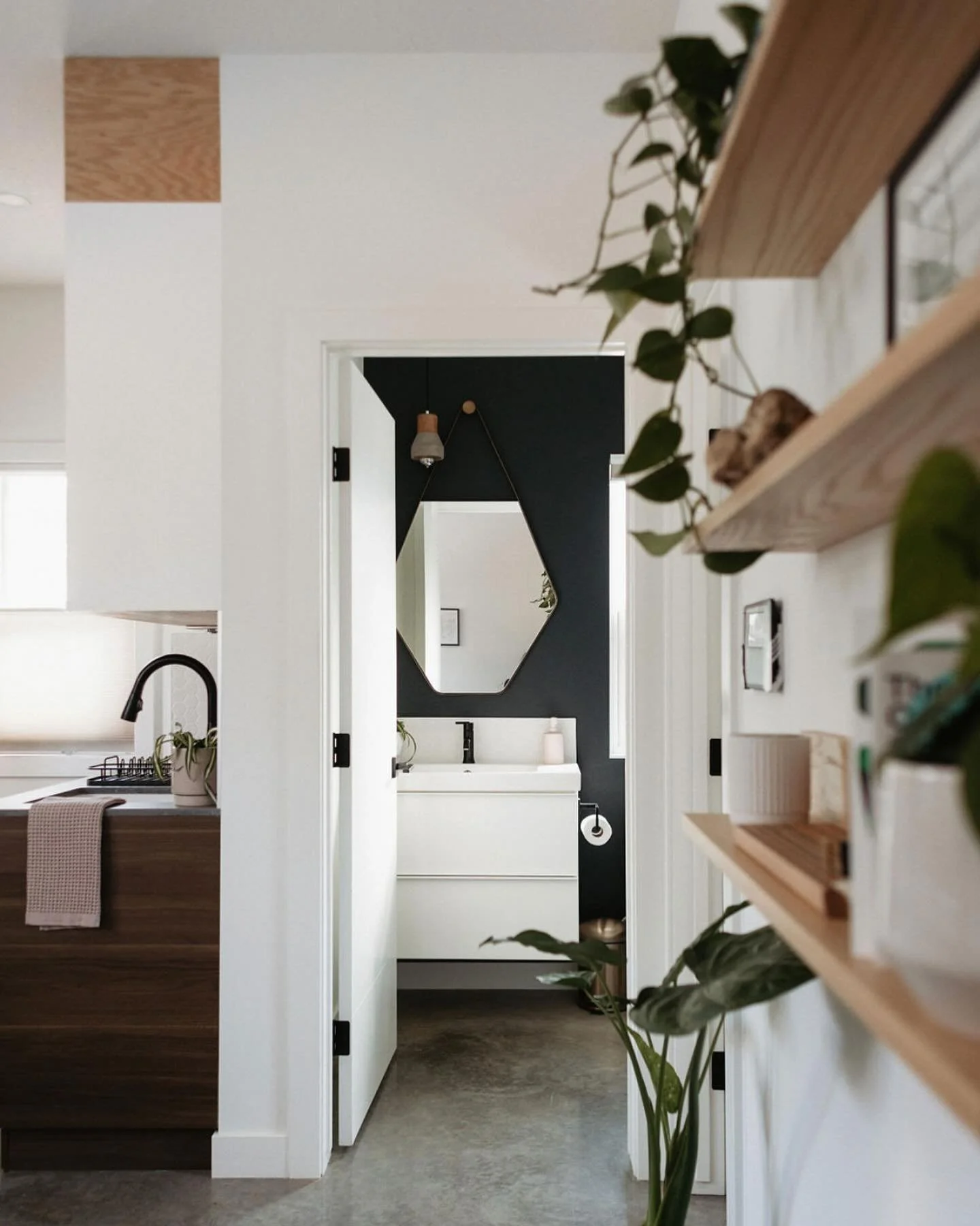 Just became *Super Hosts*, thanks to all our Super Guests. Over the last 4 months it&rsquo;s been an absolute pleasure hosting a space, meeting incredible people, and sharing our amazing city with you ALL!!