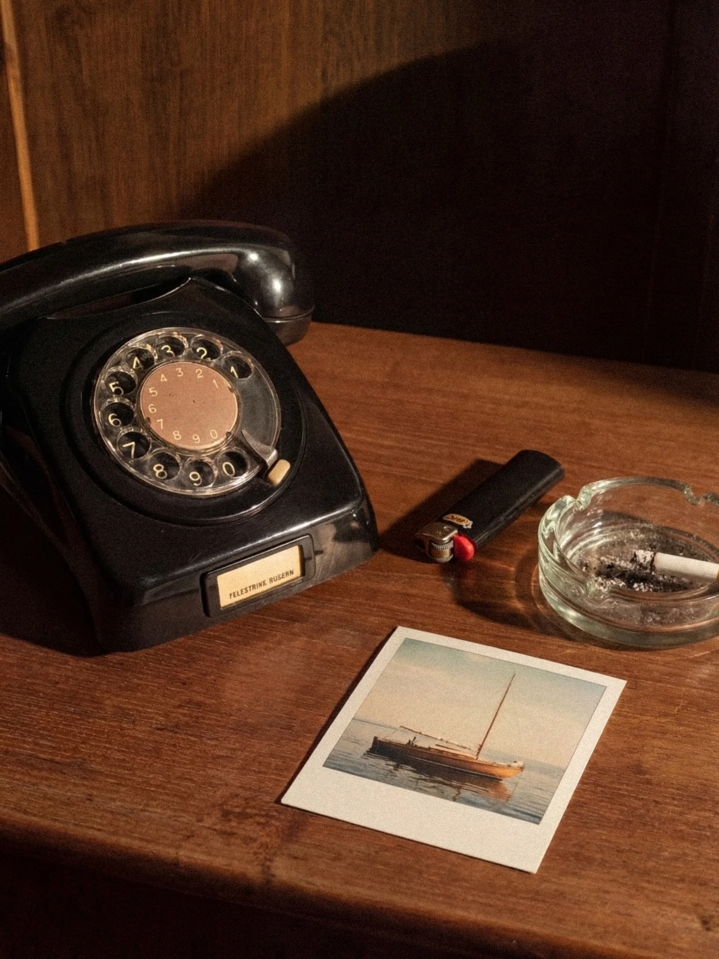 Analog Times

A collection built around the table.
Shared plates, quiet drinks, hands mid-moment.
Nothing staged. Nothing rushed.

For menus, editorials, hospitality, and brands that still like things a little imperfect.

Now live inside the Vault.