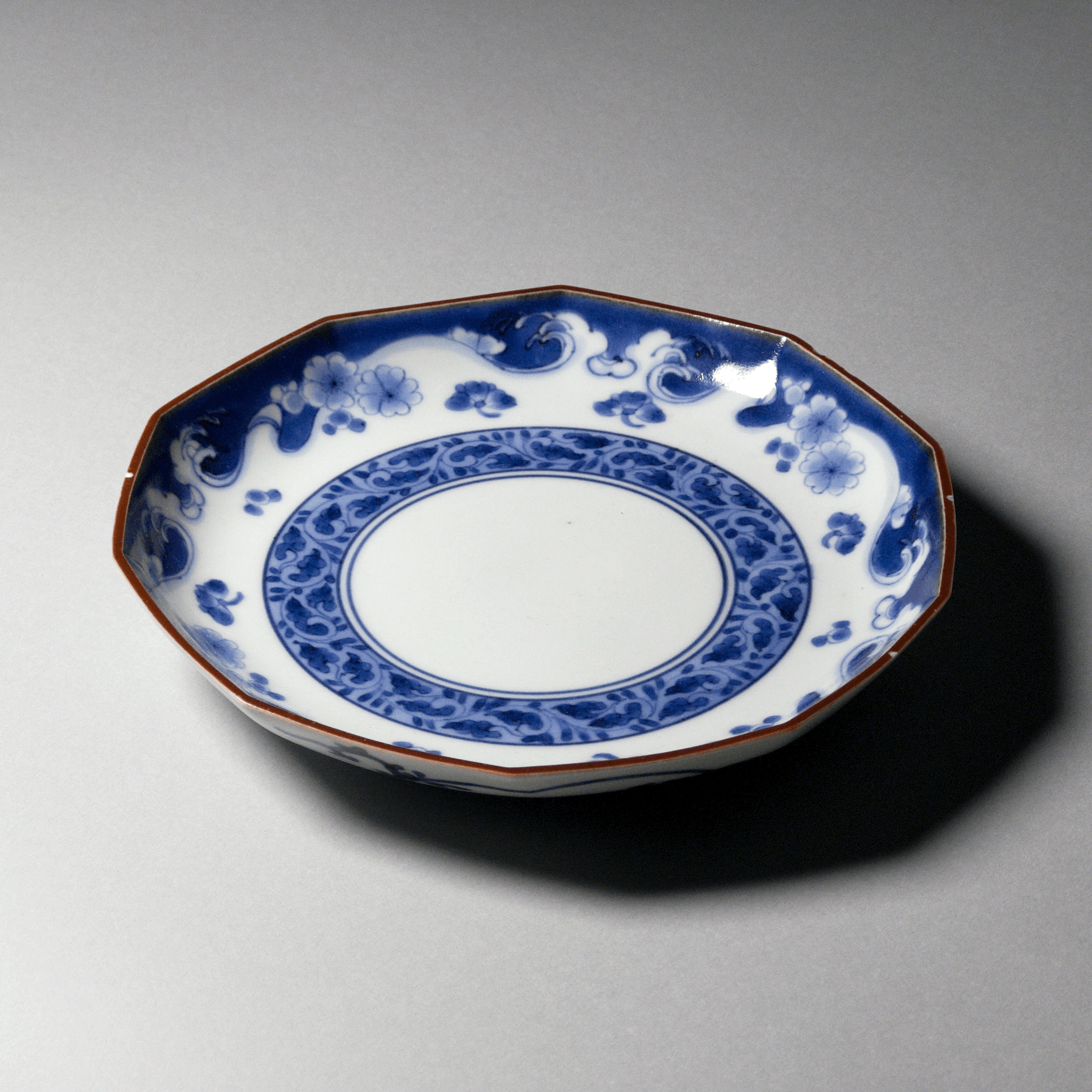 Kakiemon blue and white decagonal dish
