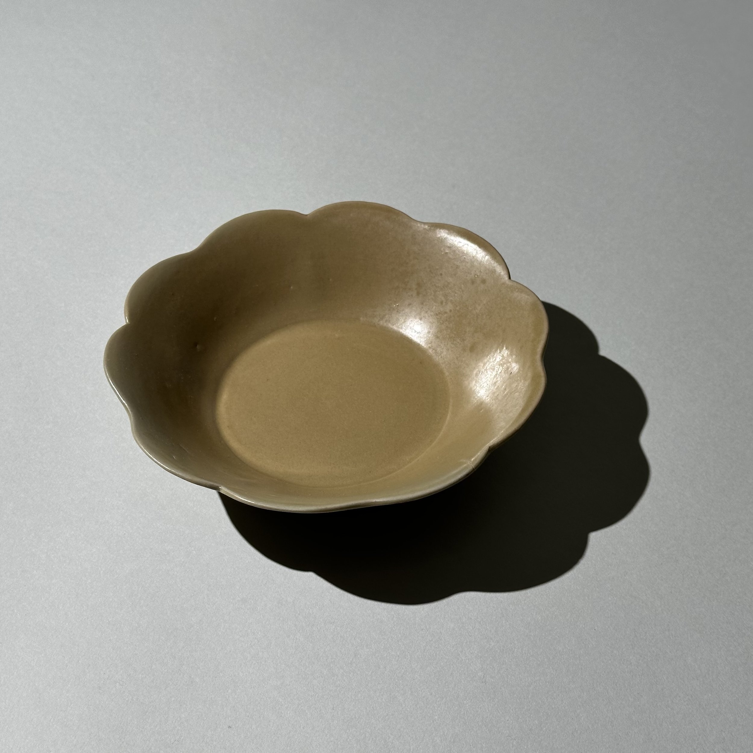 Yueyao celadon flower-form bowl