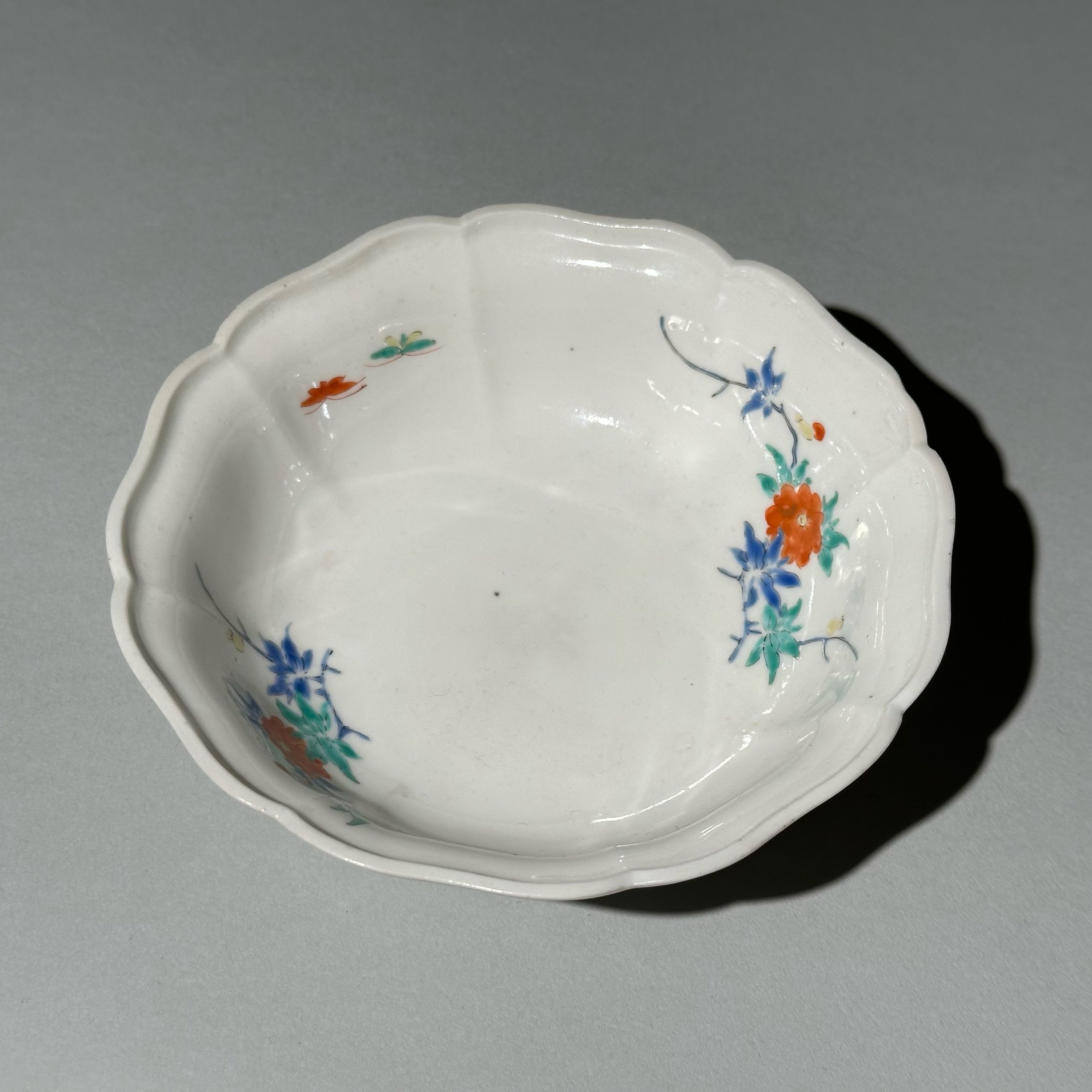 Kakiemon enamelled niu-hakude bowl