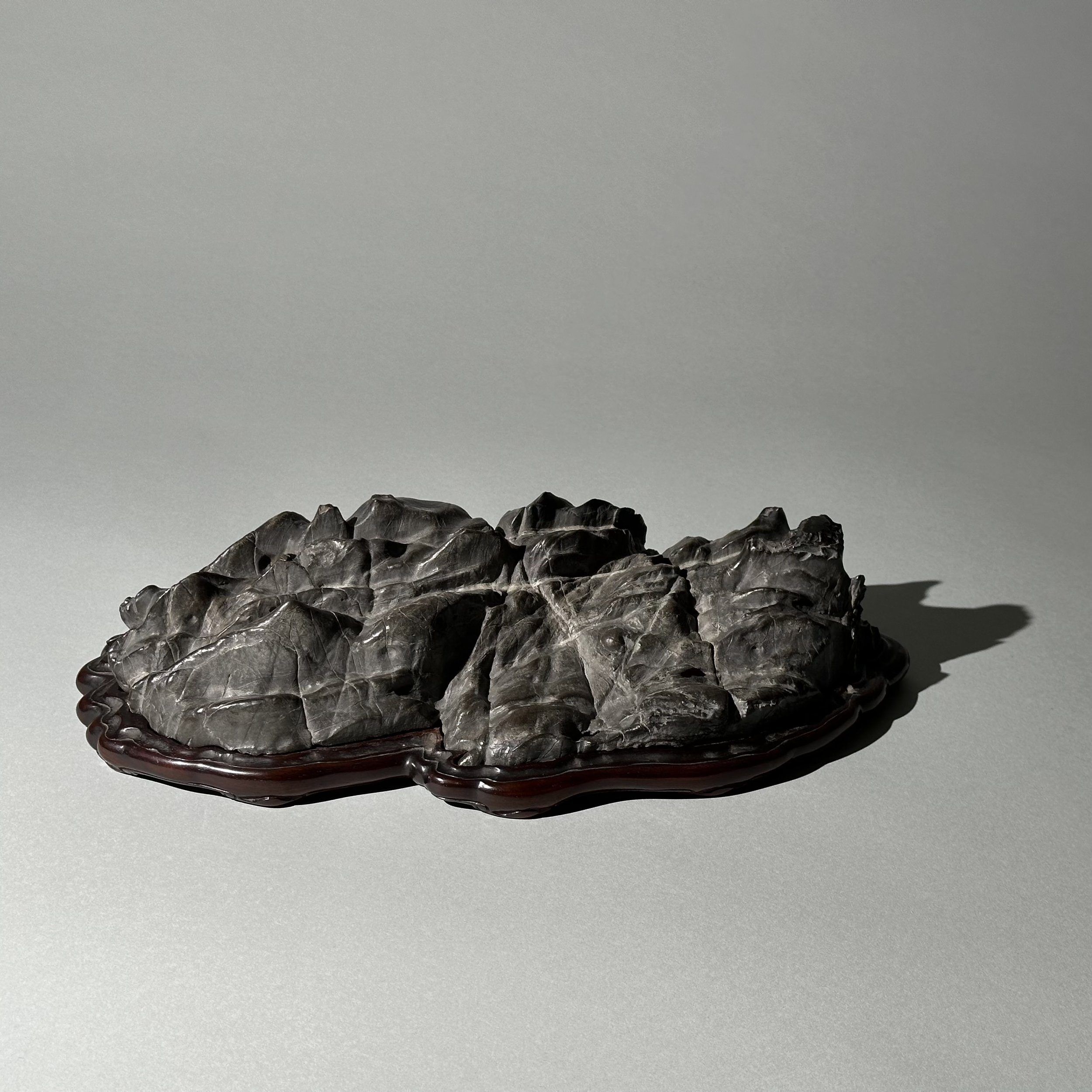 Viewing stone/scholar's rock (suiseki)