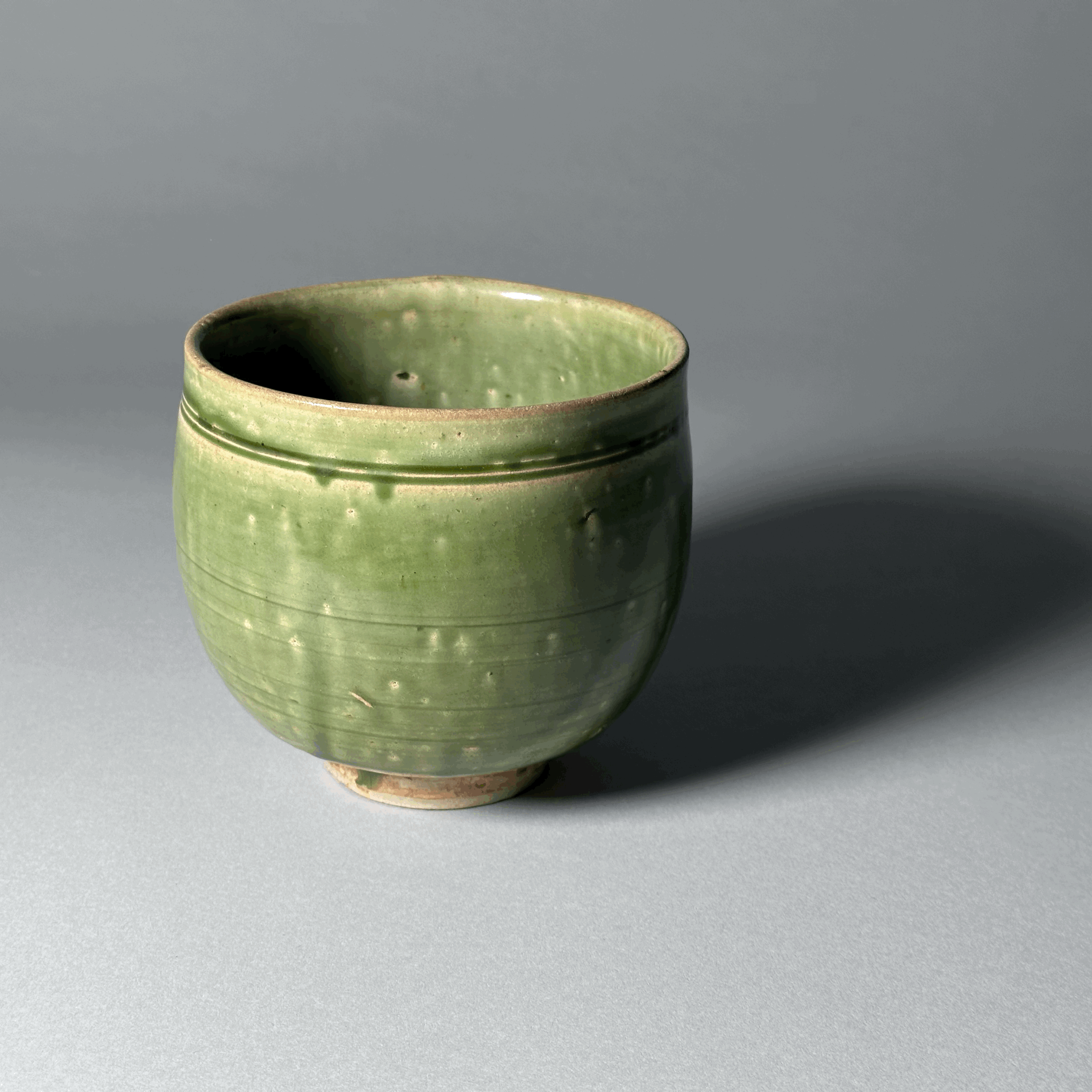 Apple-green glazed au (beaker)