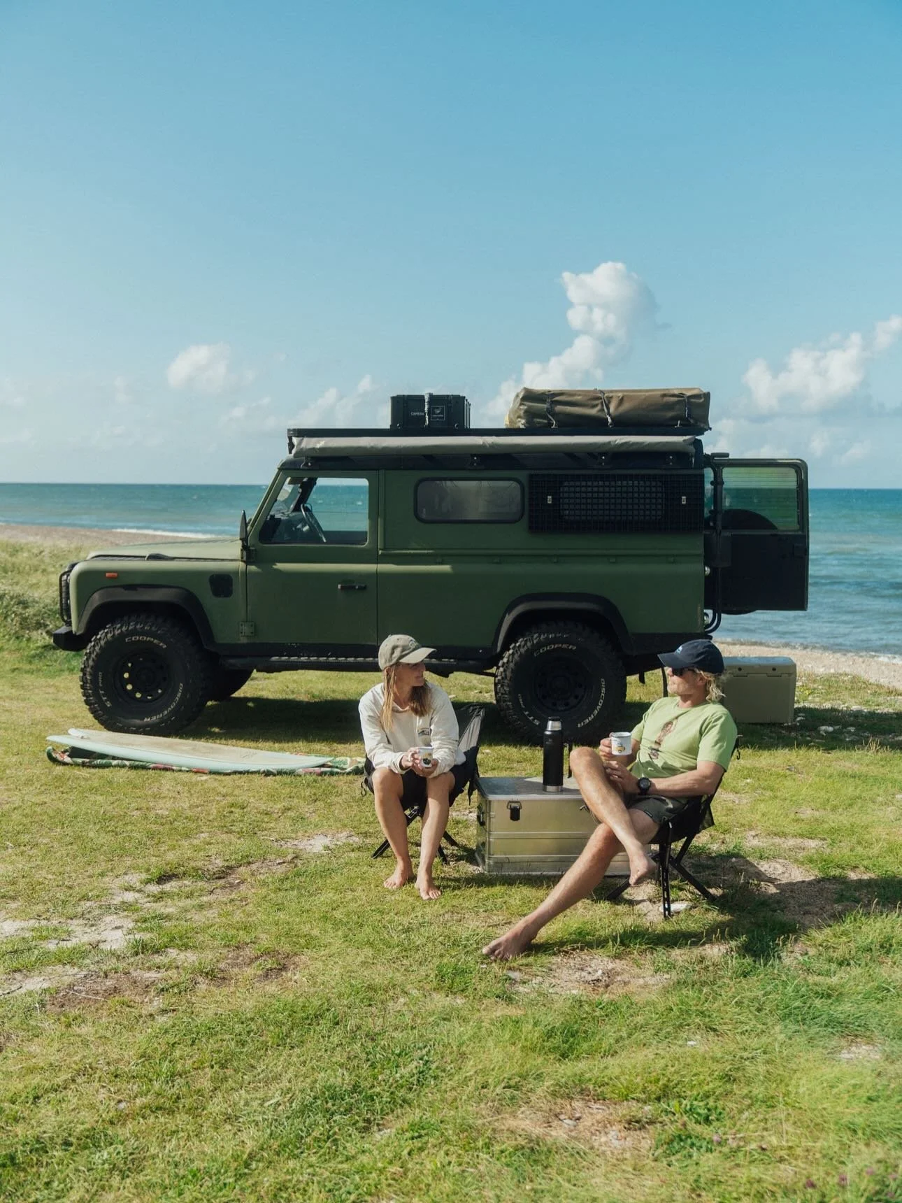 No place like home, especially in summer 💙 #westcoast 

📸 🫶🏼 @gjerluff 

. 
. 

#vanlife #landrover #landroverdefender #4x4 #vestkysten #overland #sommerferie #danmark