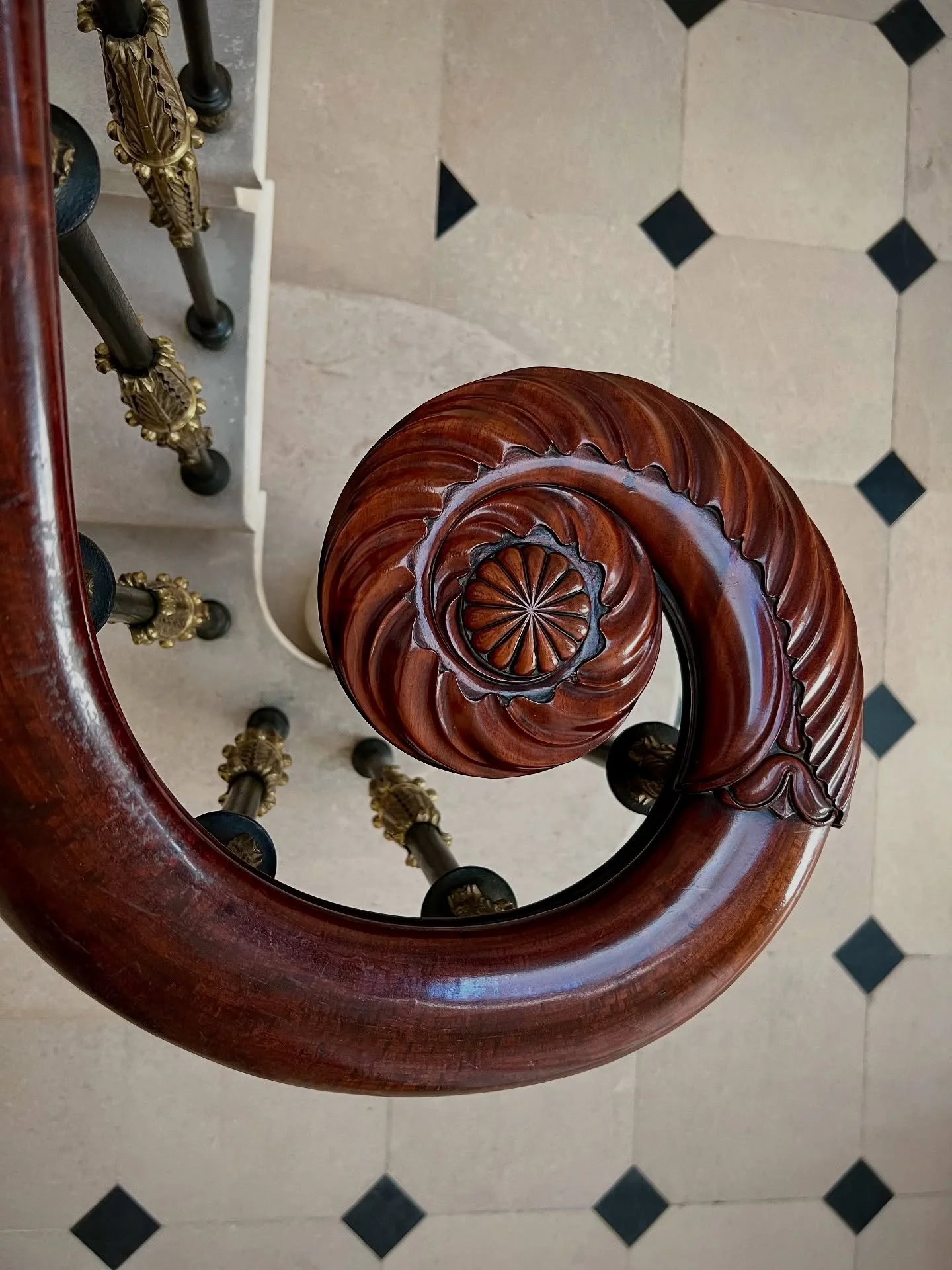 🌟

@syonparkofficial 

Sharing some more beautiful details from interiors of Syon House, London - continuing my previous post.

#syonparkofficial 
#intricatedesign 
#interiorfinishes 
#grandarchitecture 
#interiordesigninspiration 
#classicinteriors