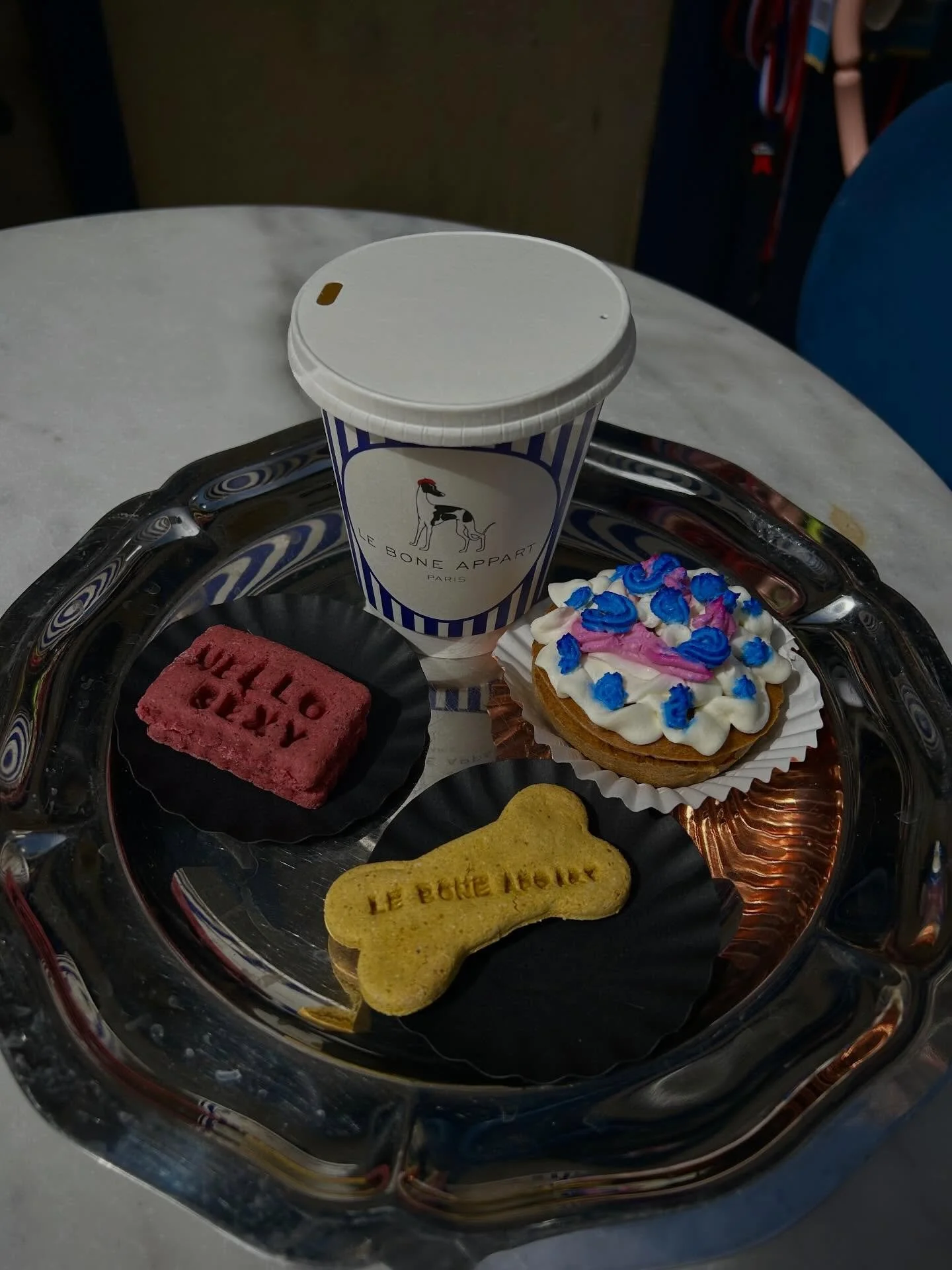 Hello sexy 🫣🐾

Discover our brand new dog treats 

&bull; Pumpkin &laquo;&nbsp;Dog Bone&nbsp;&raquo;
&bull; Dragon Fruit &laquo;&nbsp;Hello Sexy&nbsp;&raquo;

Made with love, as always 🐾

Available at Le Bone Appart ! #paris #dogs #leboneappart #d