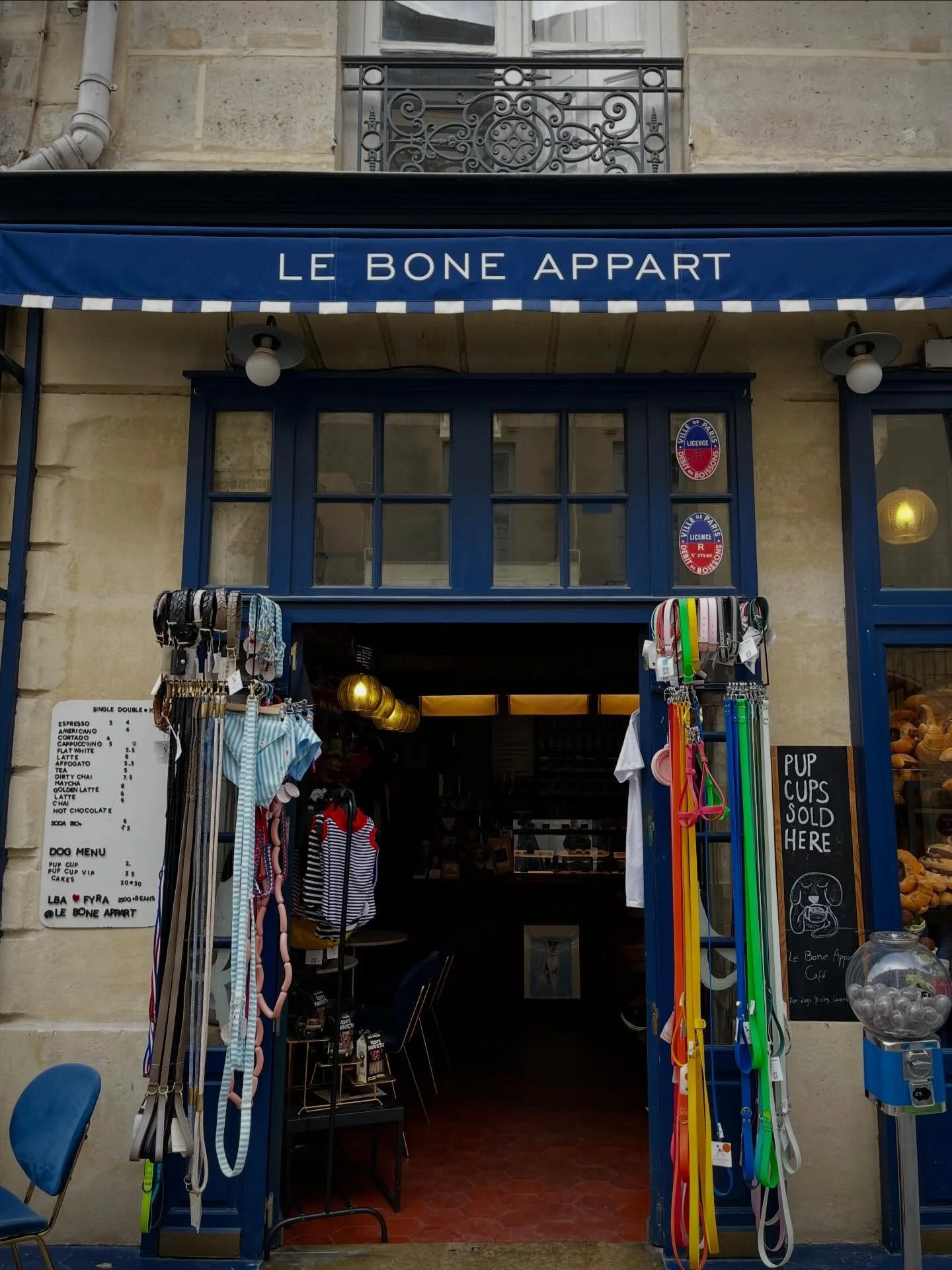 Red berets are back in stock 😍😍😍

📍 Le Bone Appart Dog Cafe, Paris 75004

#dogcafe #dogsofinstagram #dogstagram #paristravel #dog