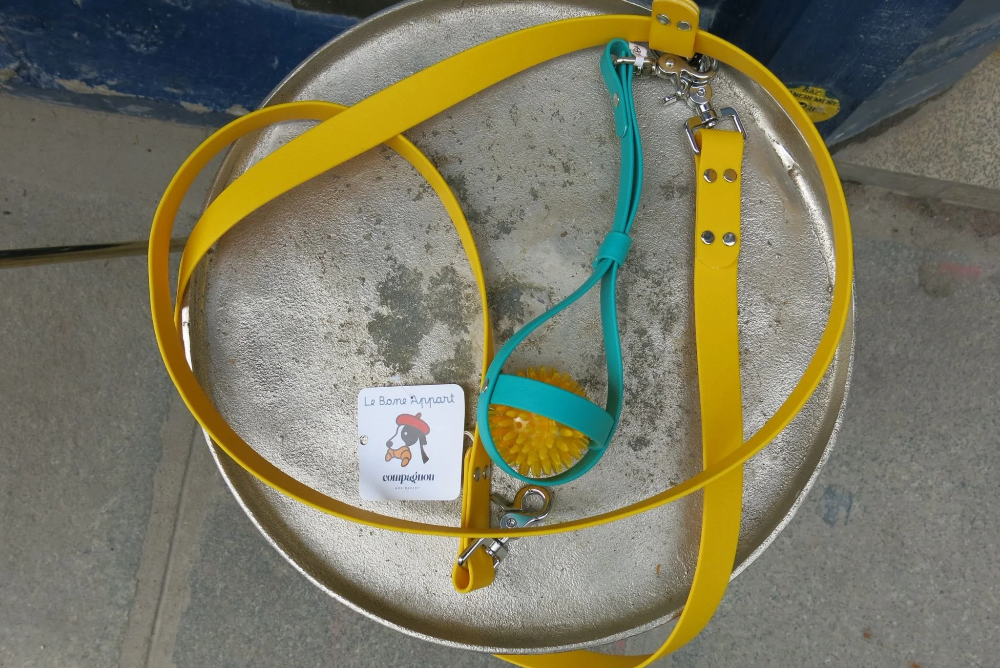 Le Bone Appart Ball Holder