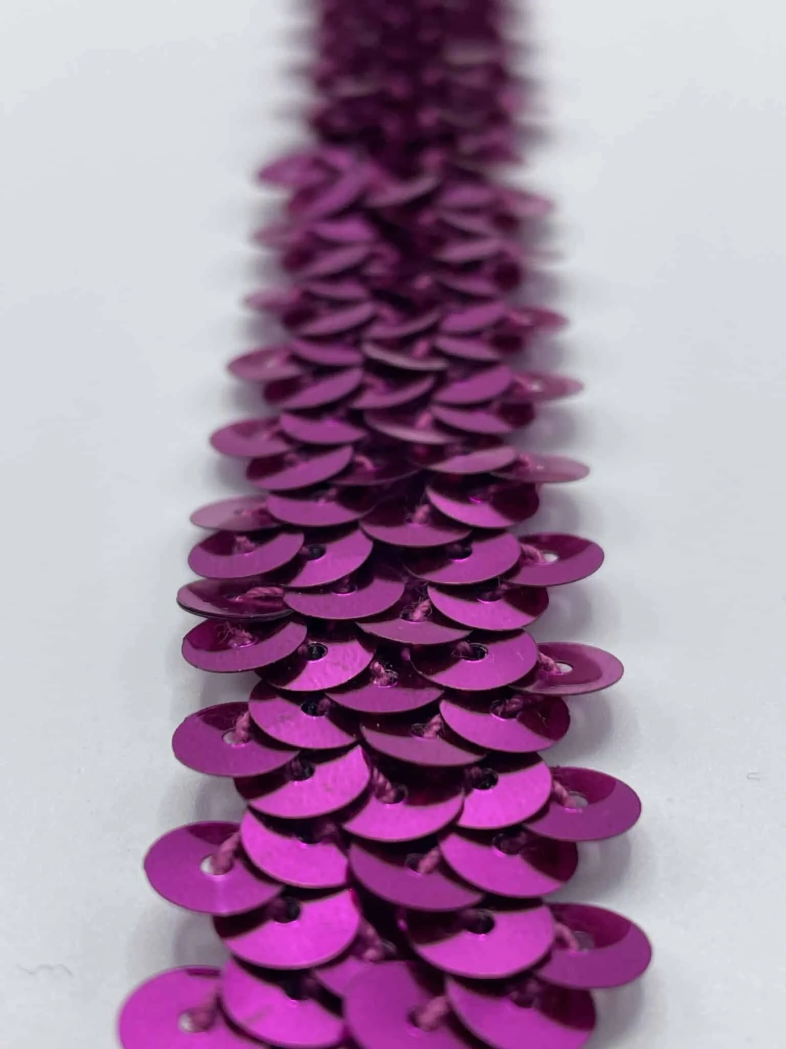 Trim Sequin Stretch, 3 row, cerise, bulk 8m