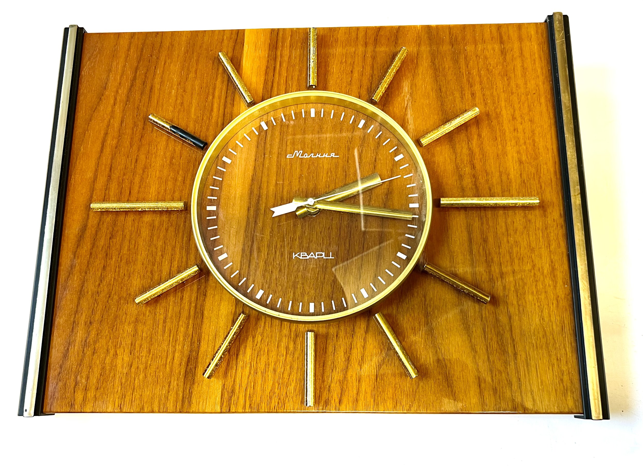 Molnija Kvartz Wall Clock