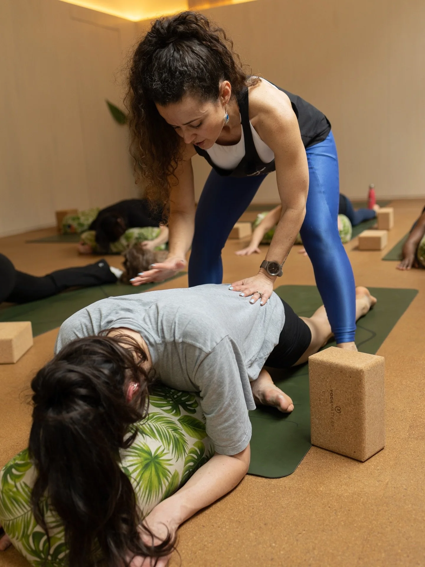 No meio da correria do dia a dia, encontrar um espa&ccedil;o para pausar, respirar e se reconectar faz toda a diferen&ccedil;a 🤍

A pr&aacute;tica de yoga vai muito al&eacute;m do movimento, ela &eacute; sobre presen&ccedil;a, consci&ecirc;ncia e, p