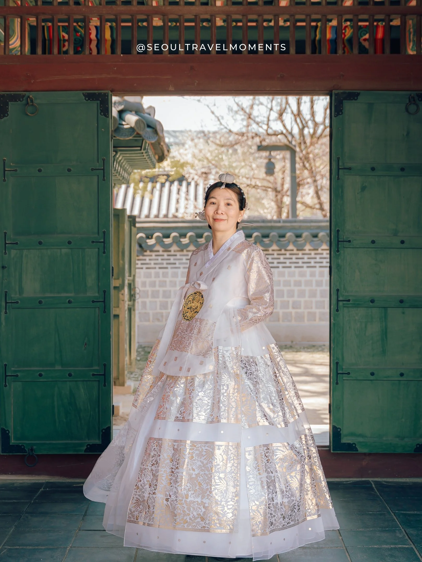 friends exploring changdeokgung palace in hanbok during a seoul photoshoot