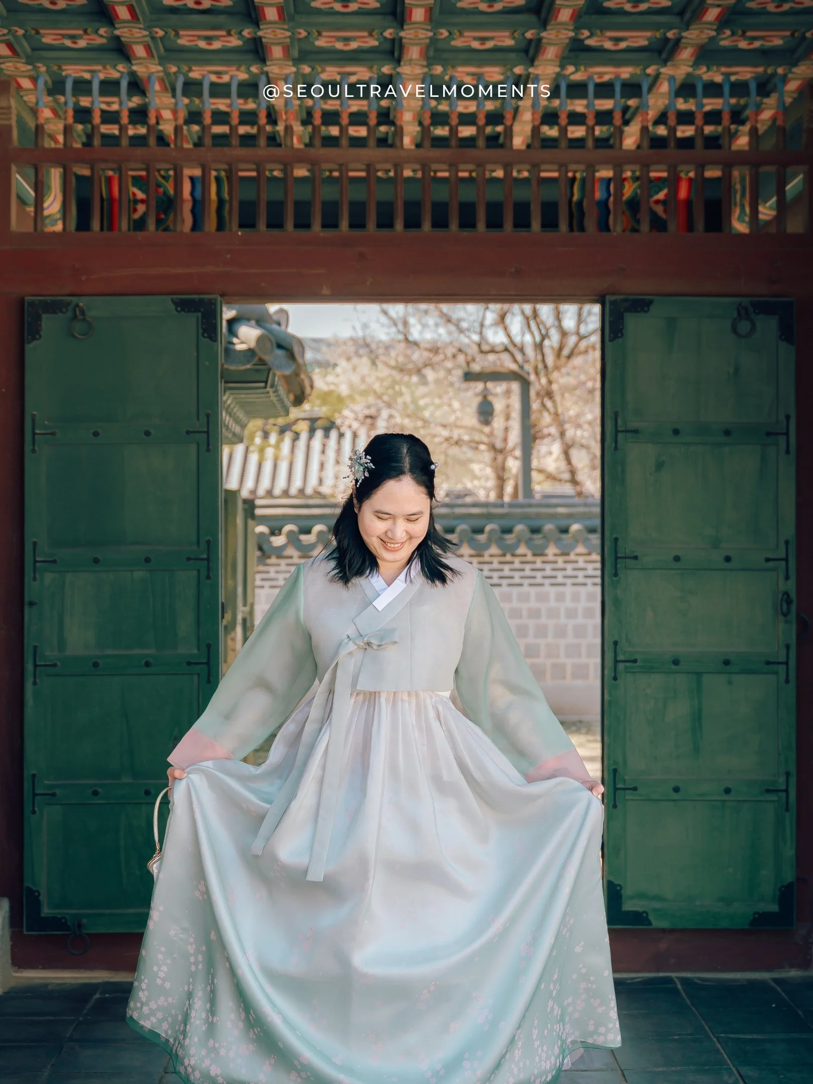 lifestyle friends photoshoot in seoul at a palace wearing hanbok
