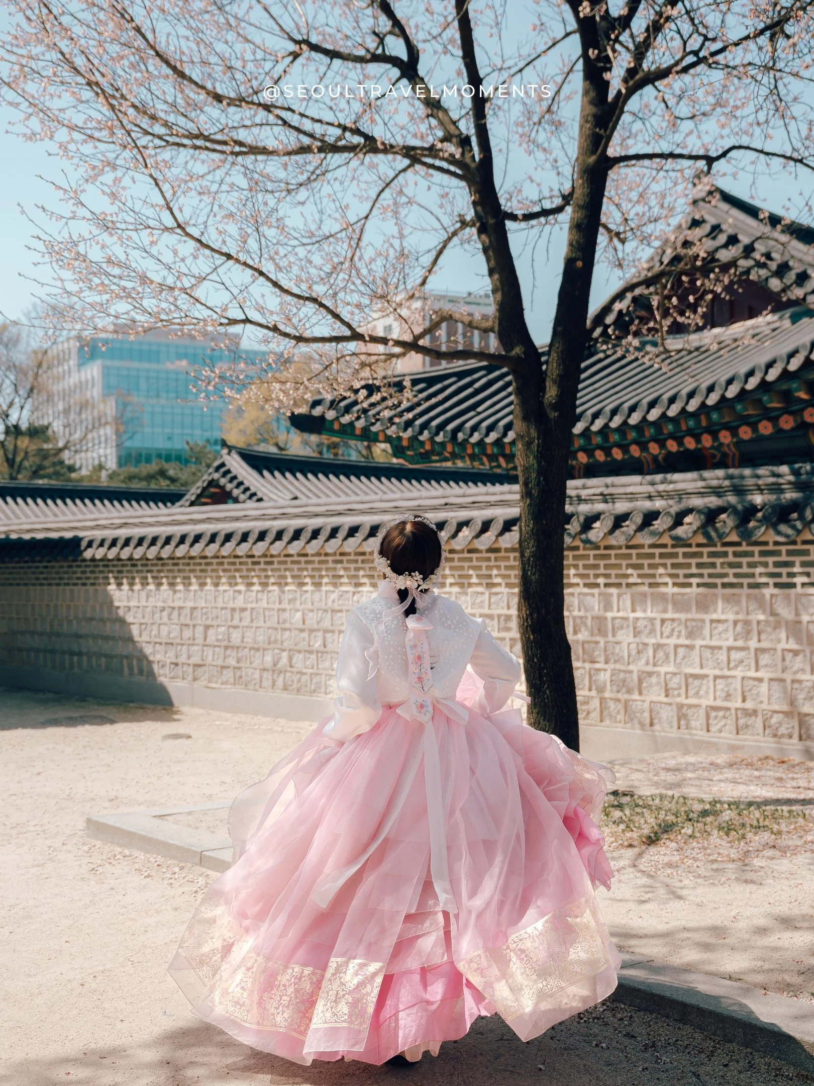 group of friends laughing in hanbok at changdeokgung palace seoul