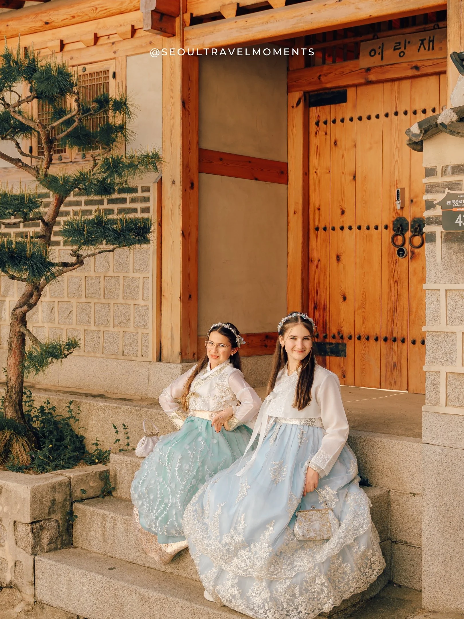 Lifestyle family photography in Seoul capturing real moments between mother and children