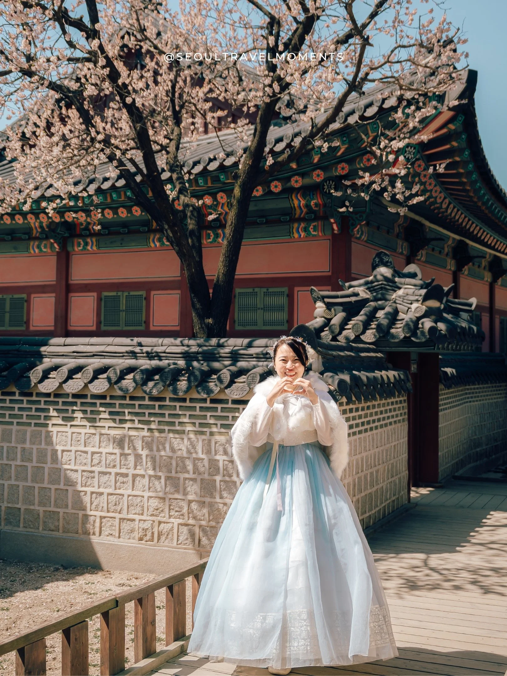 timeless friends photoshoot in seoul with hanbok at a korean palace